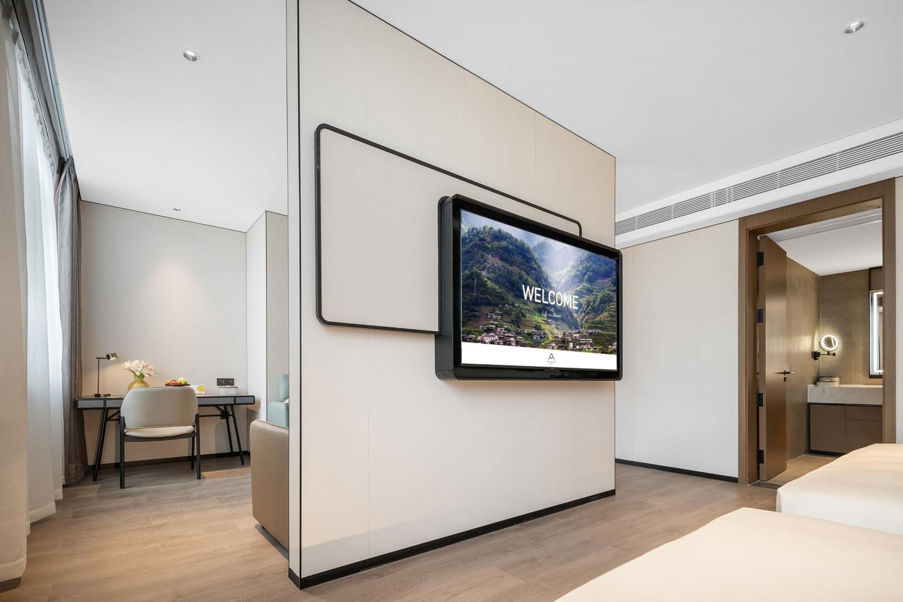 Deluxe Family Room photo 3