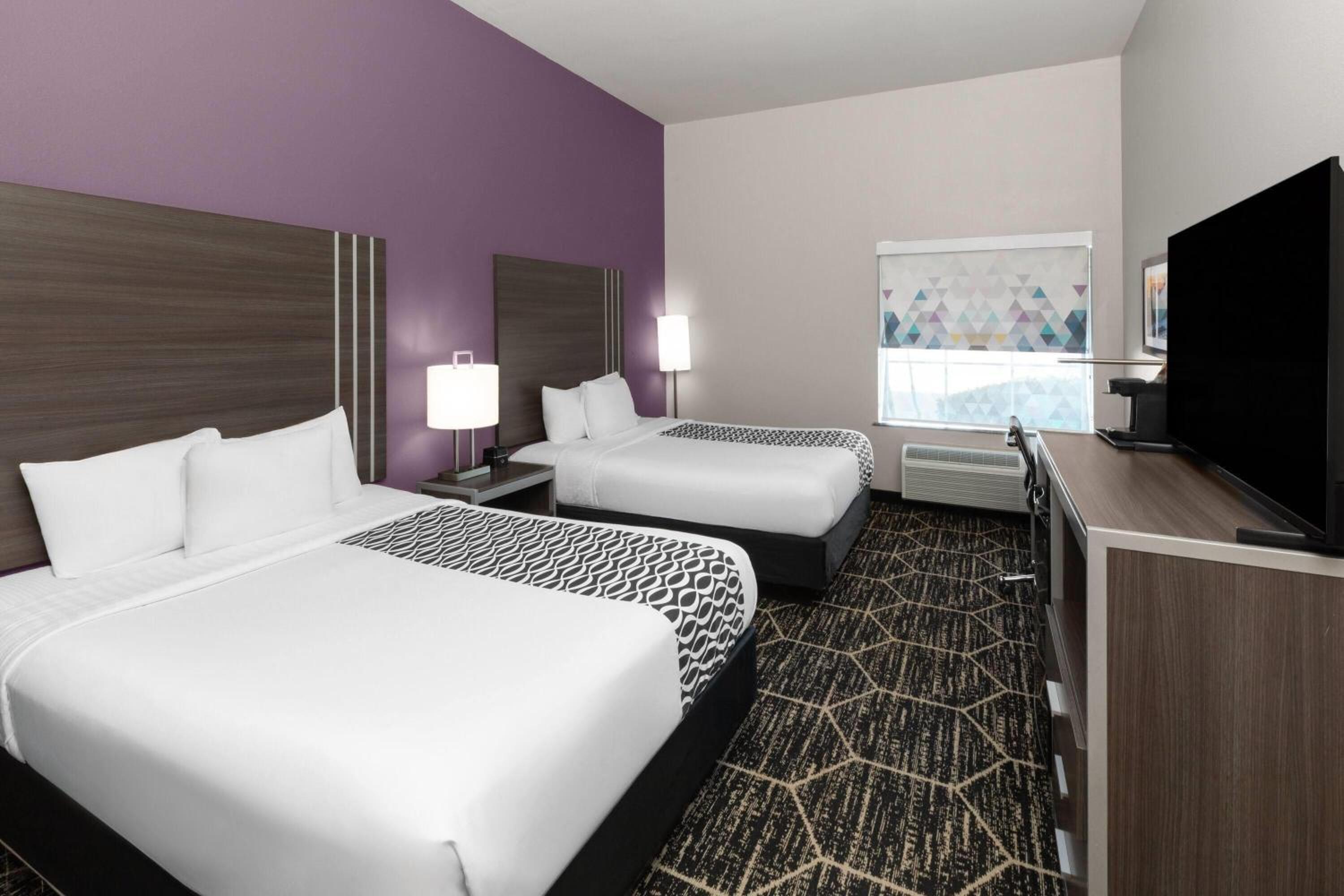 Queen Room with Two Queen Beds - Non-Smoking photo 1
