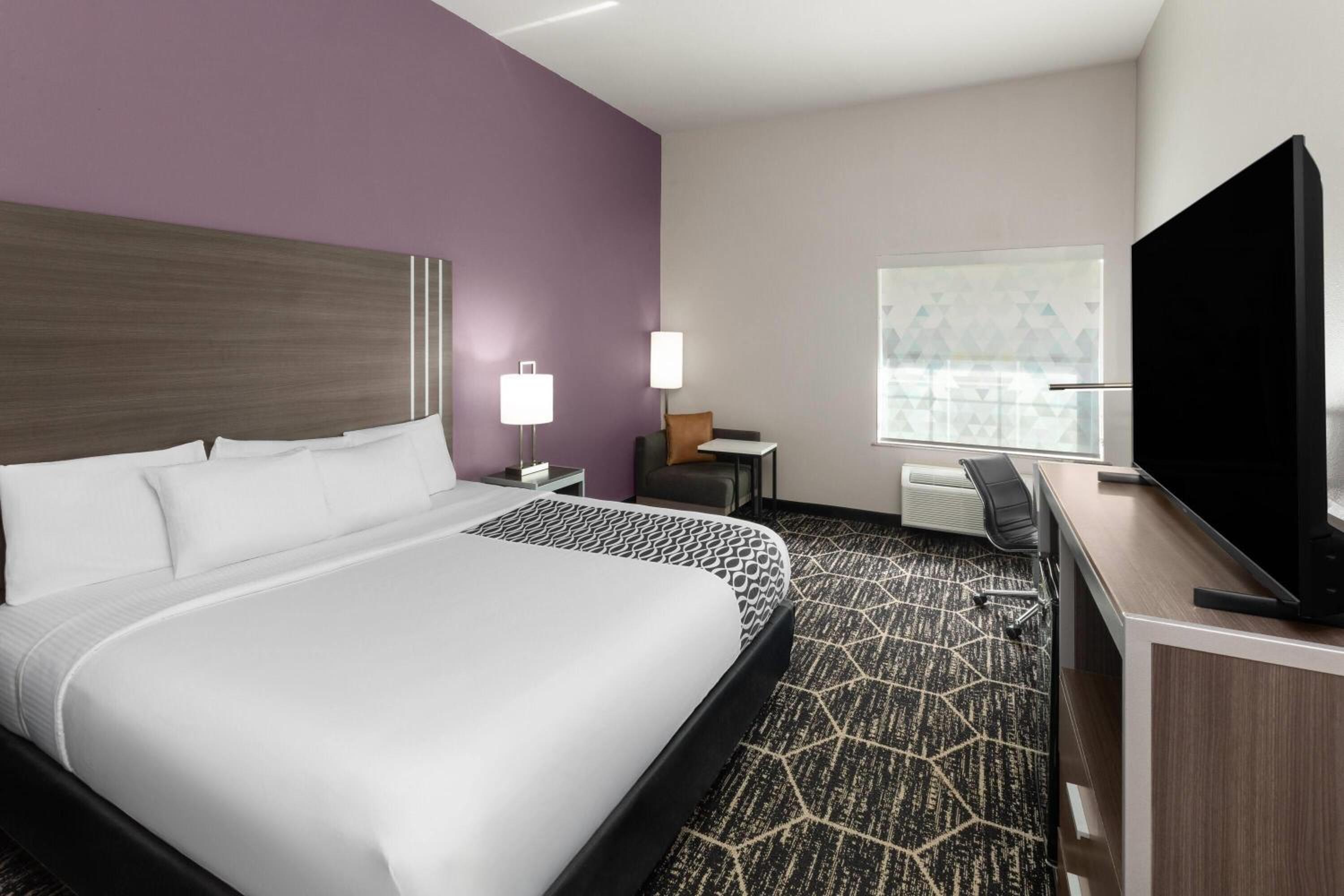 Deluxe King Room photo 2