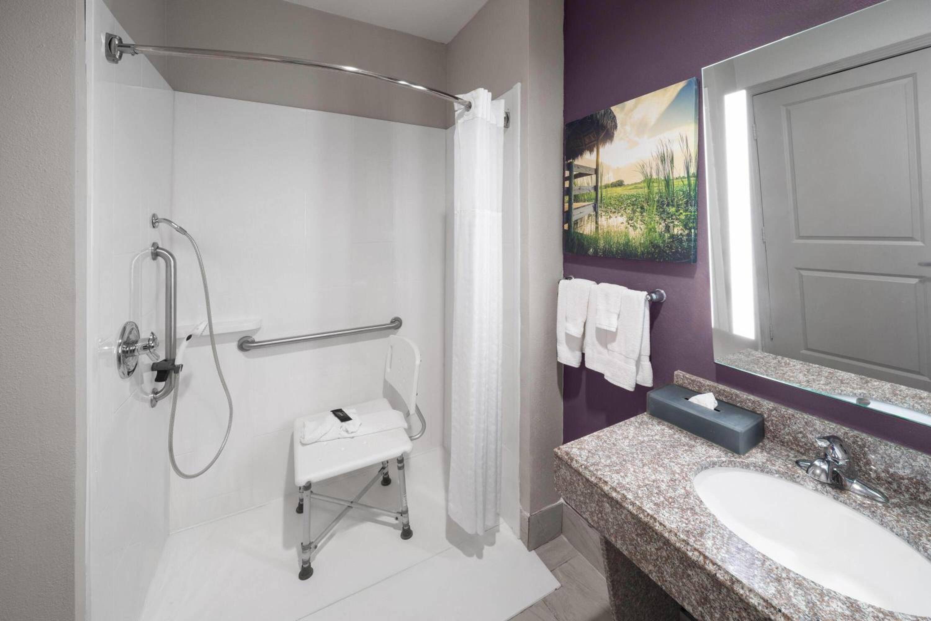 Double Room with Two Double Beds - Mobility Access/Non-Smoking photo 1