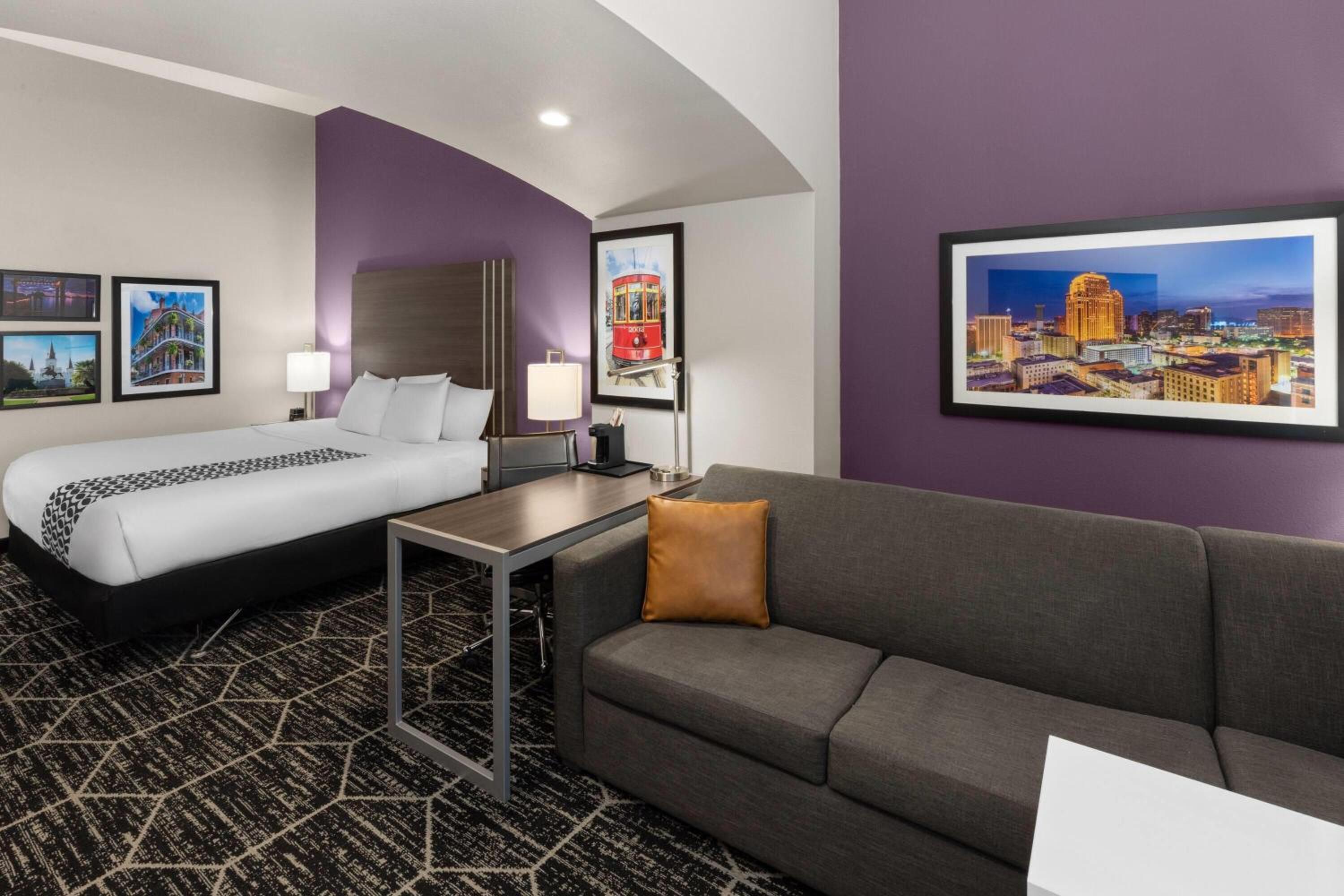 Deluxe King Room - Mobility Access/Non-Smoking photo 1