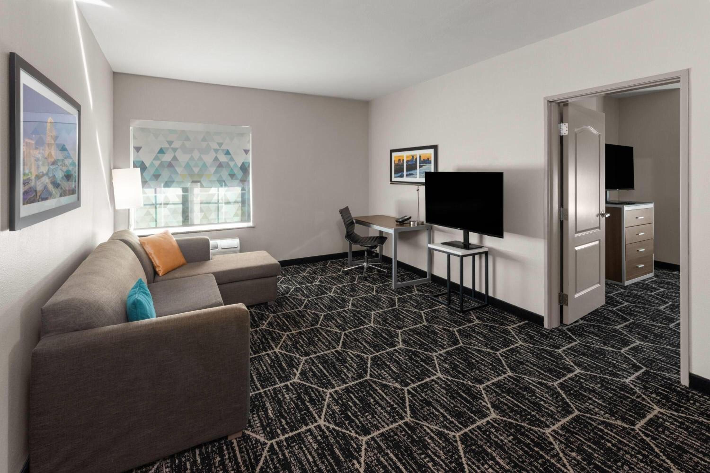 One-Bedroom King Suite - Non-Smoking photo 2