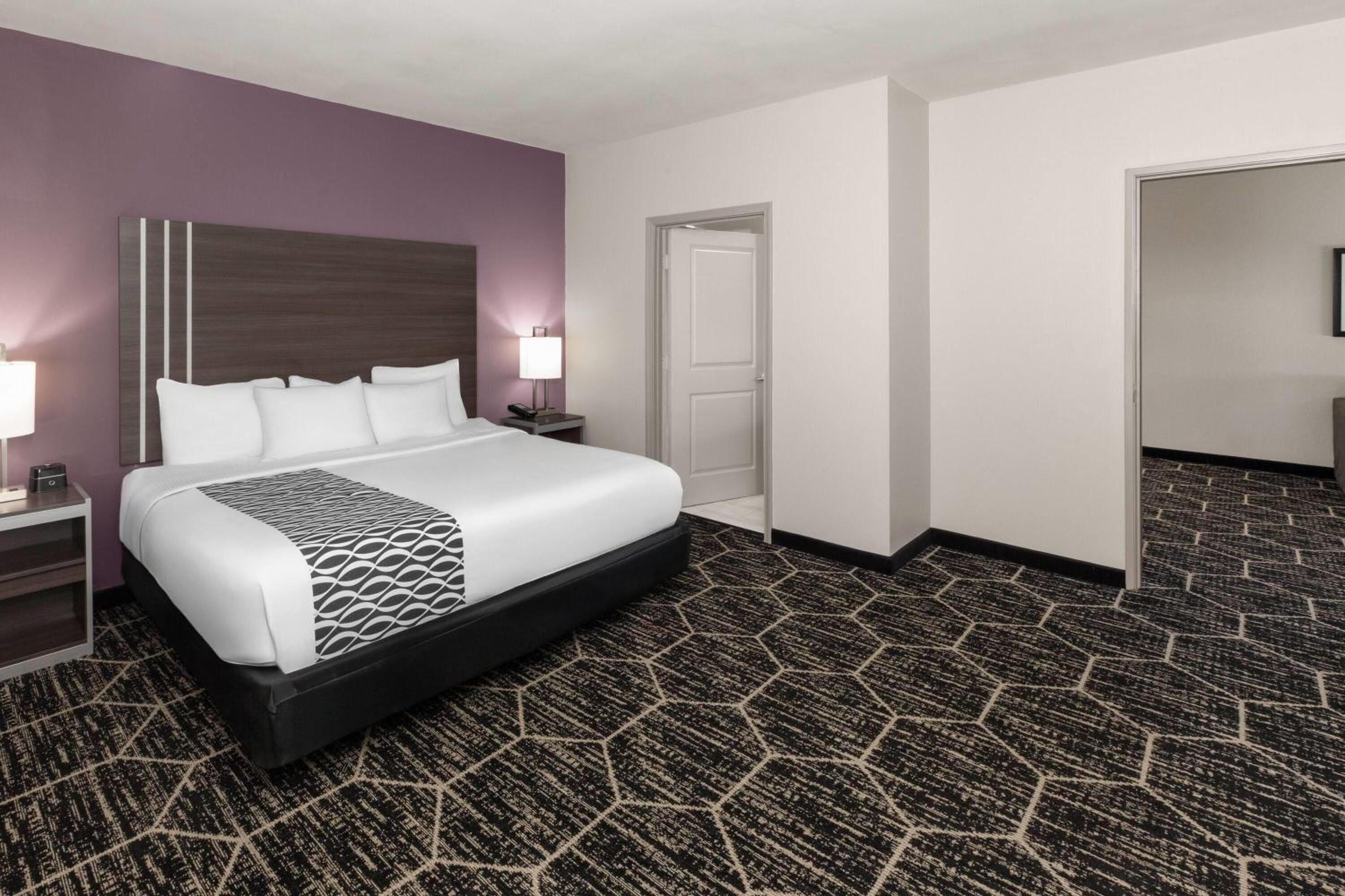 One-Bedroom King Suite - Non-Smoking