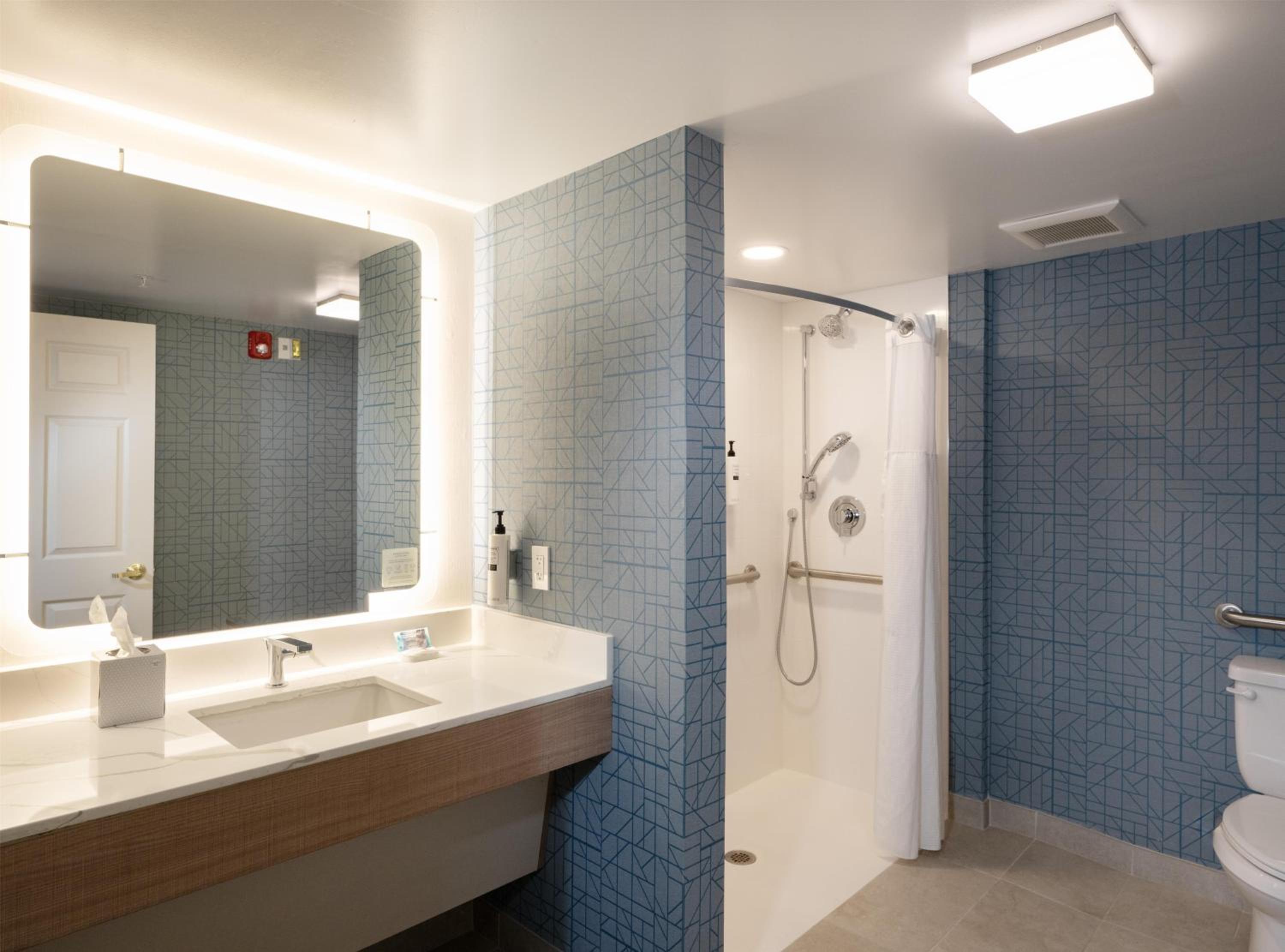 Two-Bedroom Suite - Hearing Accessible/Non-Smoking - Photo 1