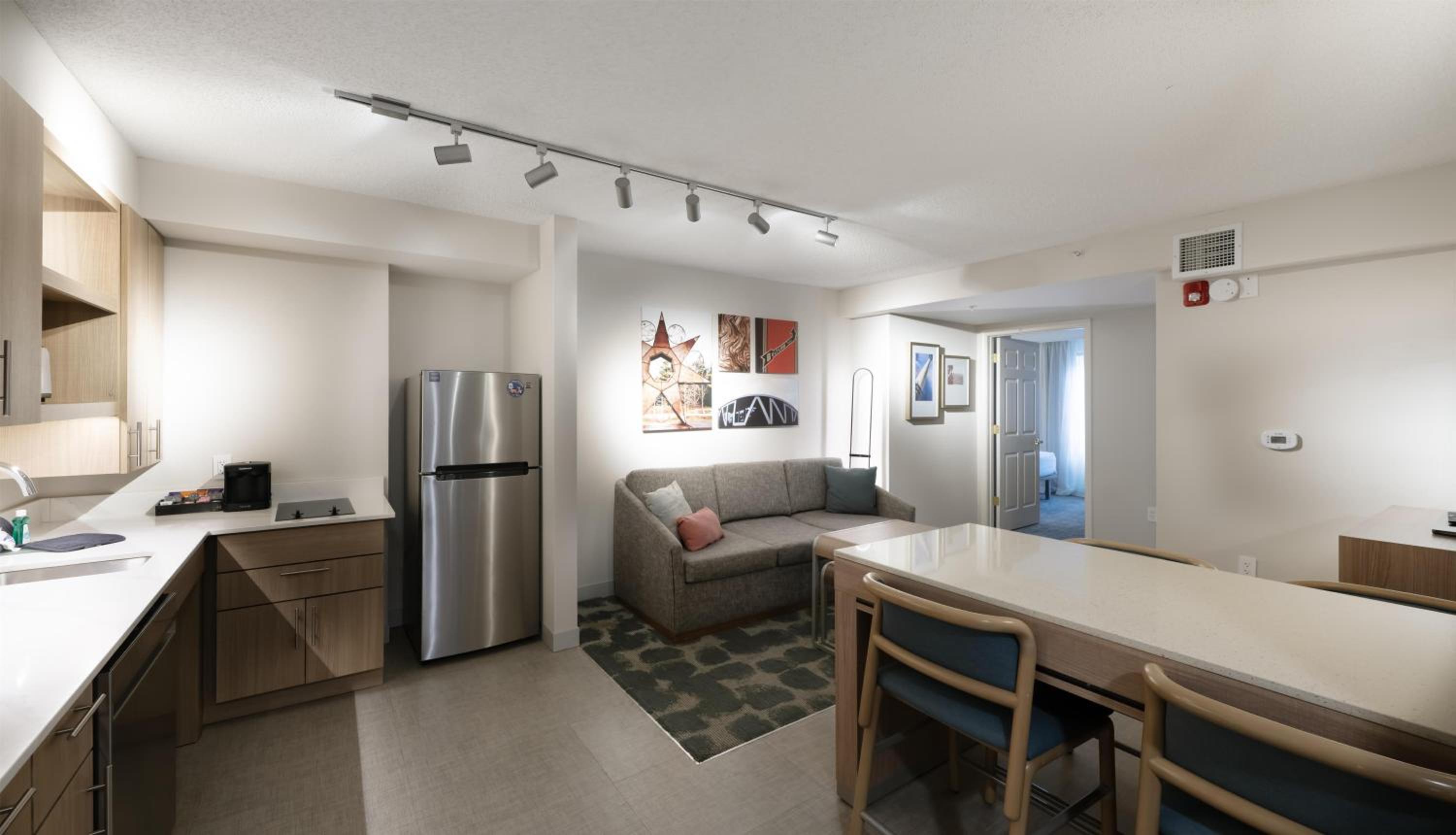 Two-Bedroom Suite - Hearing Accessible/Non-Smoking - Photo 2