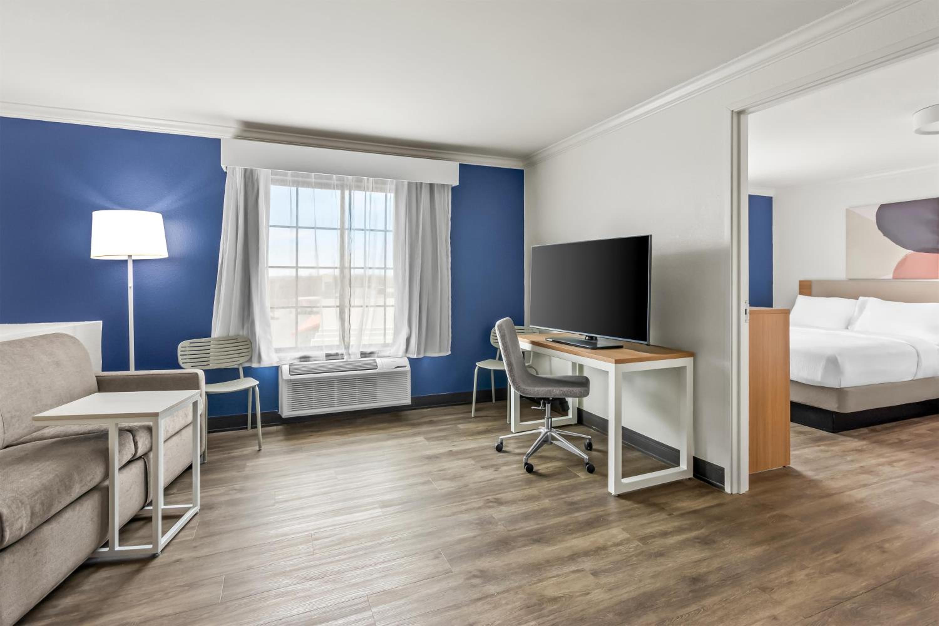 Suite with Two Queen Beds and Bath Tub - Mobility Access - Photo 2