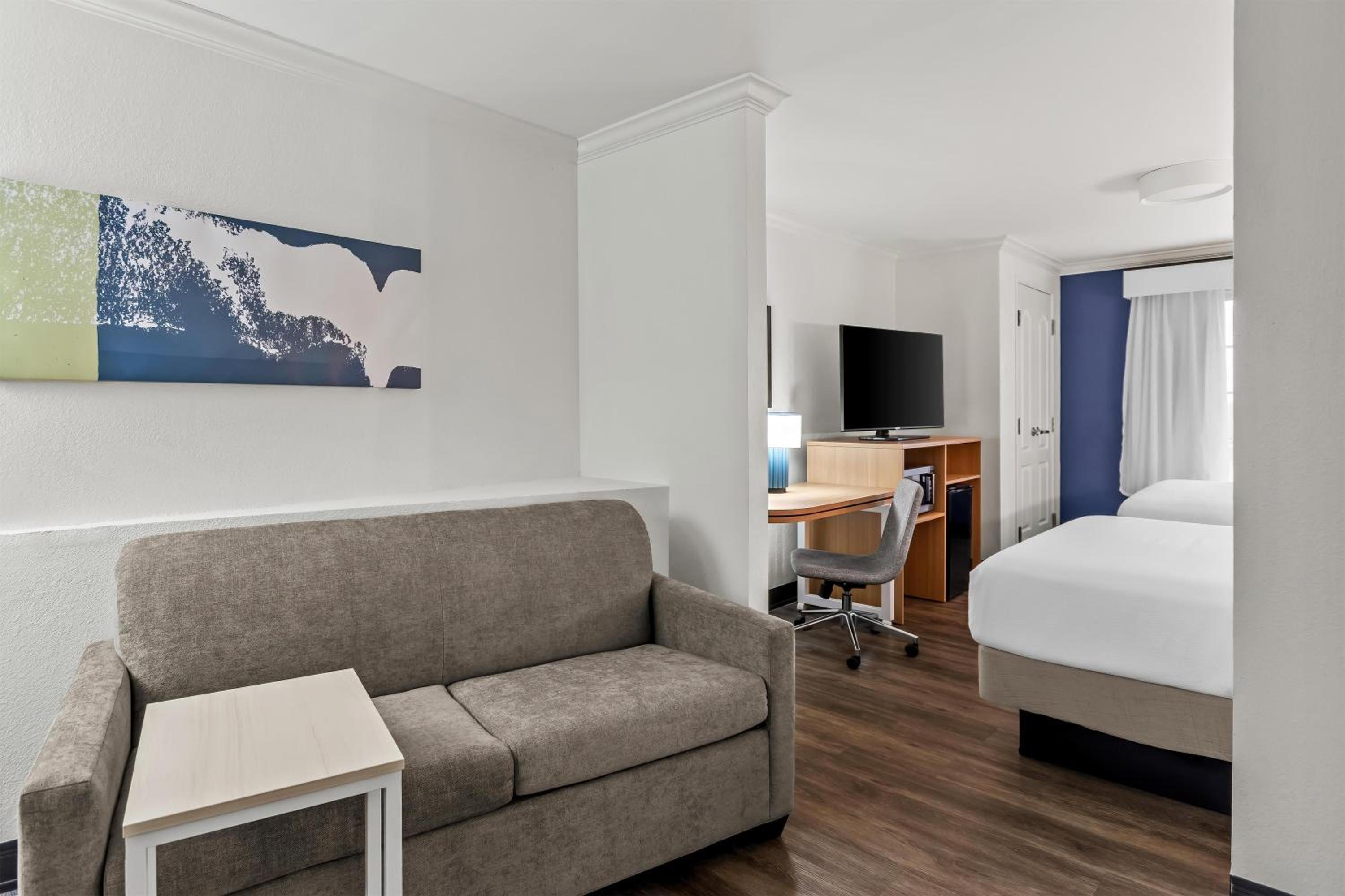 Queen Suite with Three Queen Beds - Photo 1