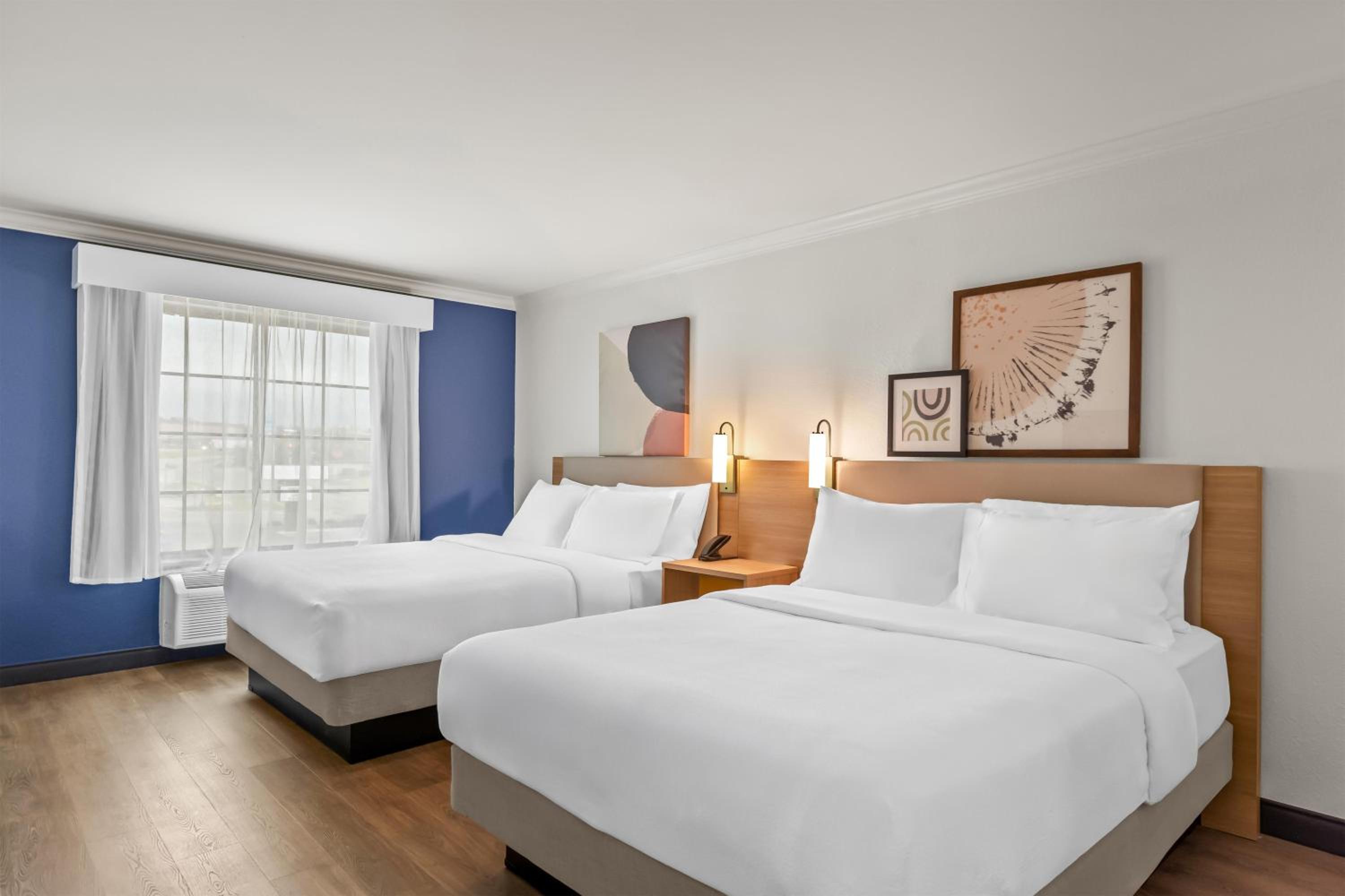 Queen Room with Two Queen Beds - Photo 1