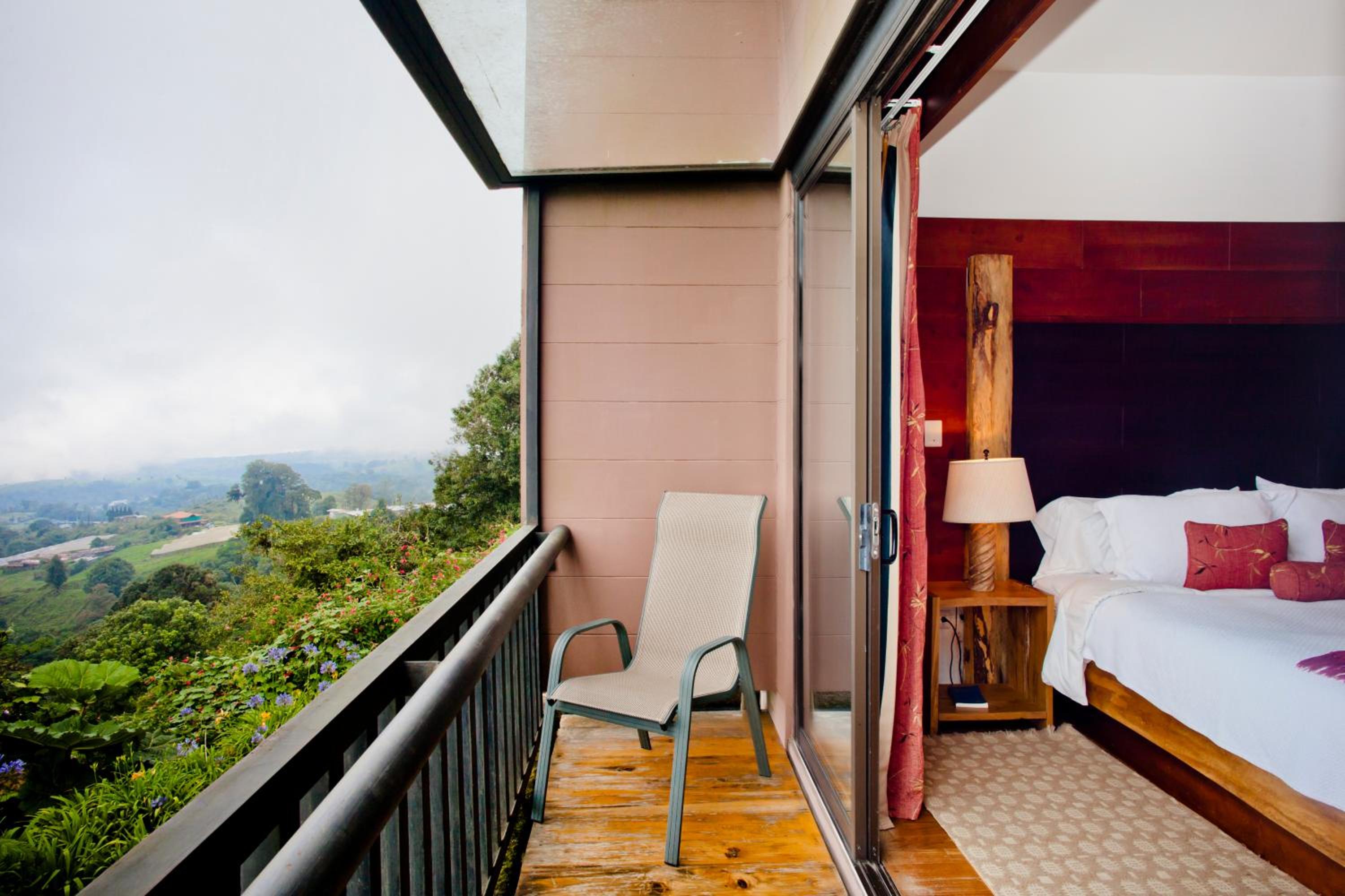 Lodge Room Volcano View Hummingbird photo 2