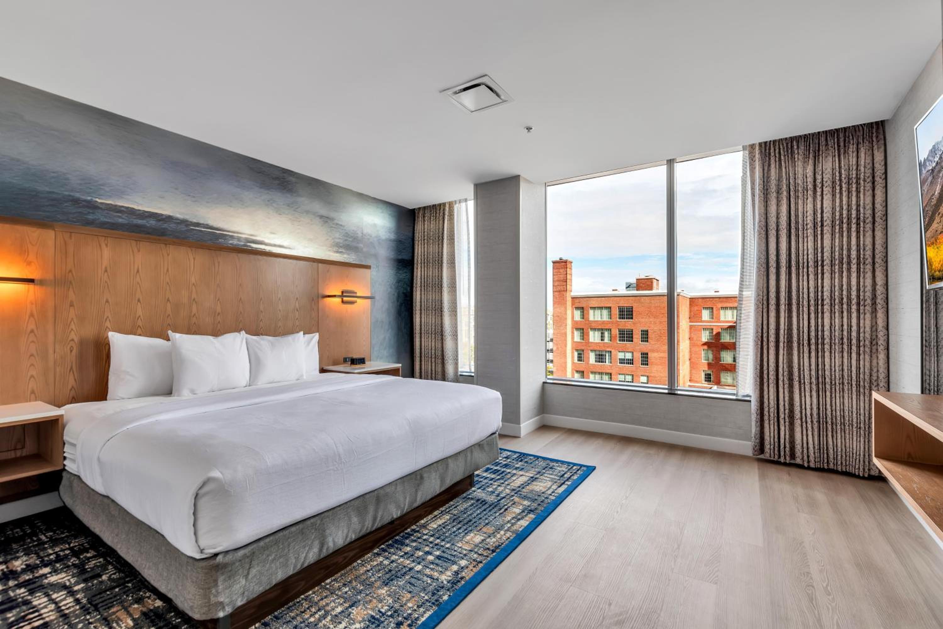 King Suite - Photo 3