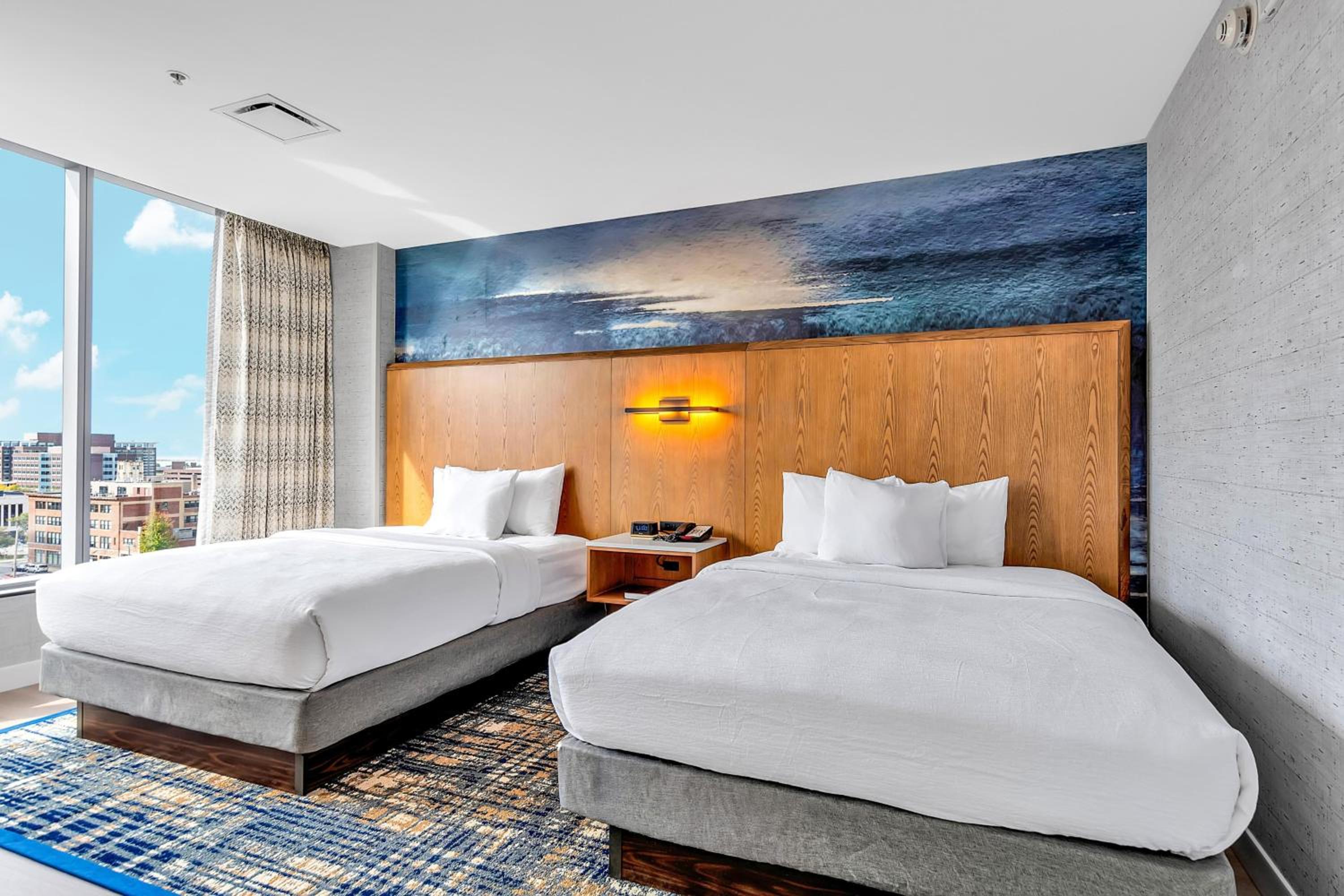 Two-Room Executive Queen Suite with Two Queen Beds - Non-Smoking photo 2