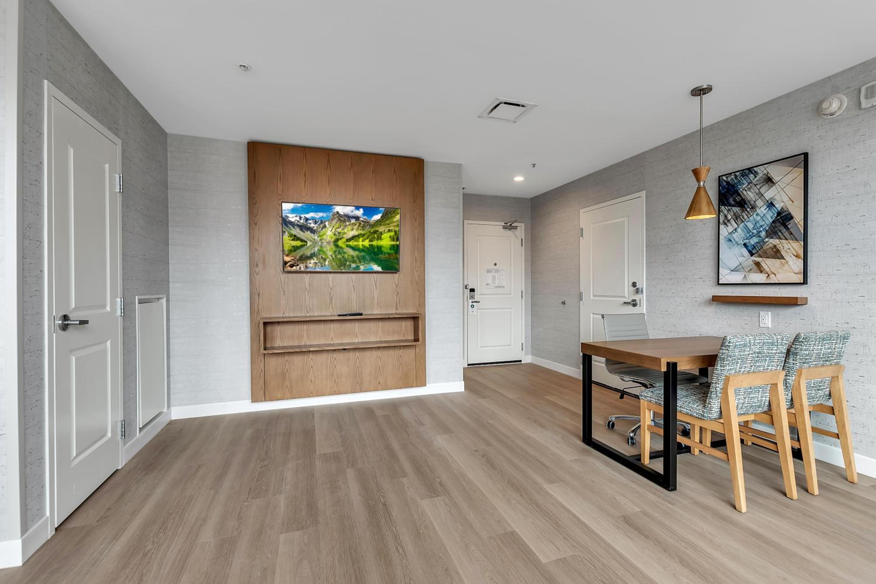 Two-Room Executive King Suite - Non-Smoking - Photo 6