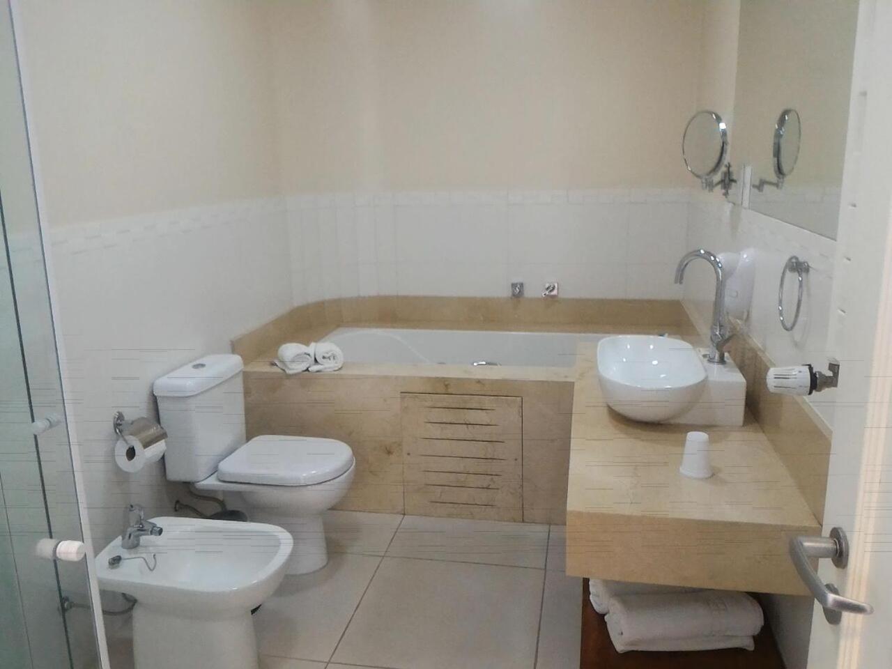 Premium Suite with Spa Bath photo 2