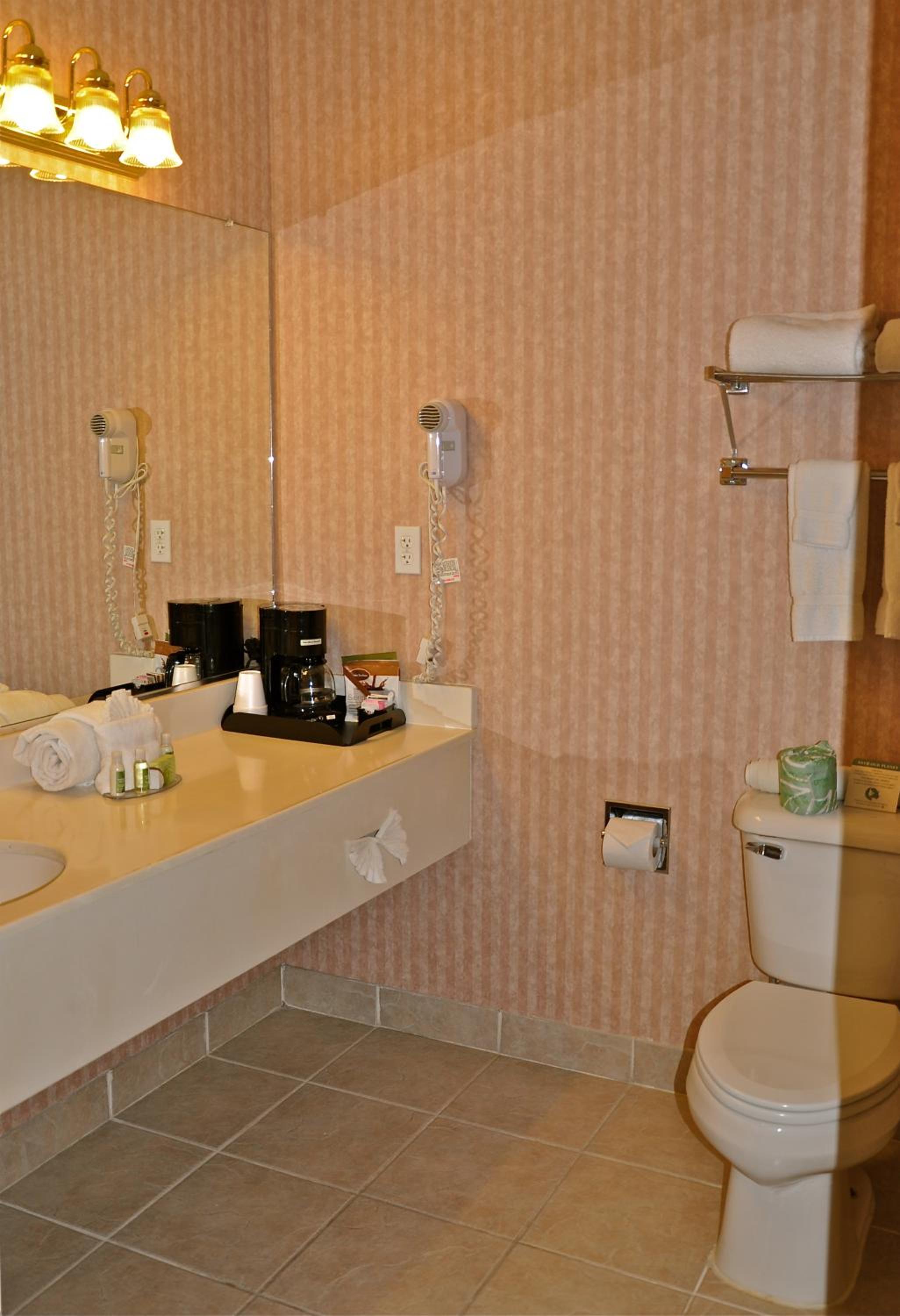 Queen Room with Two Queen Beds photo 2