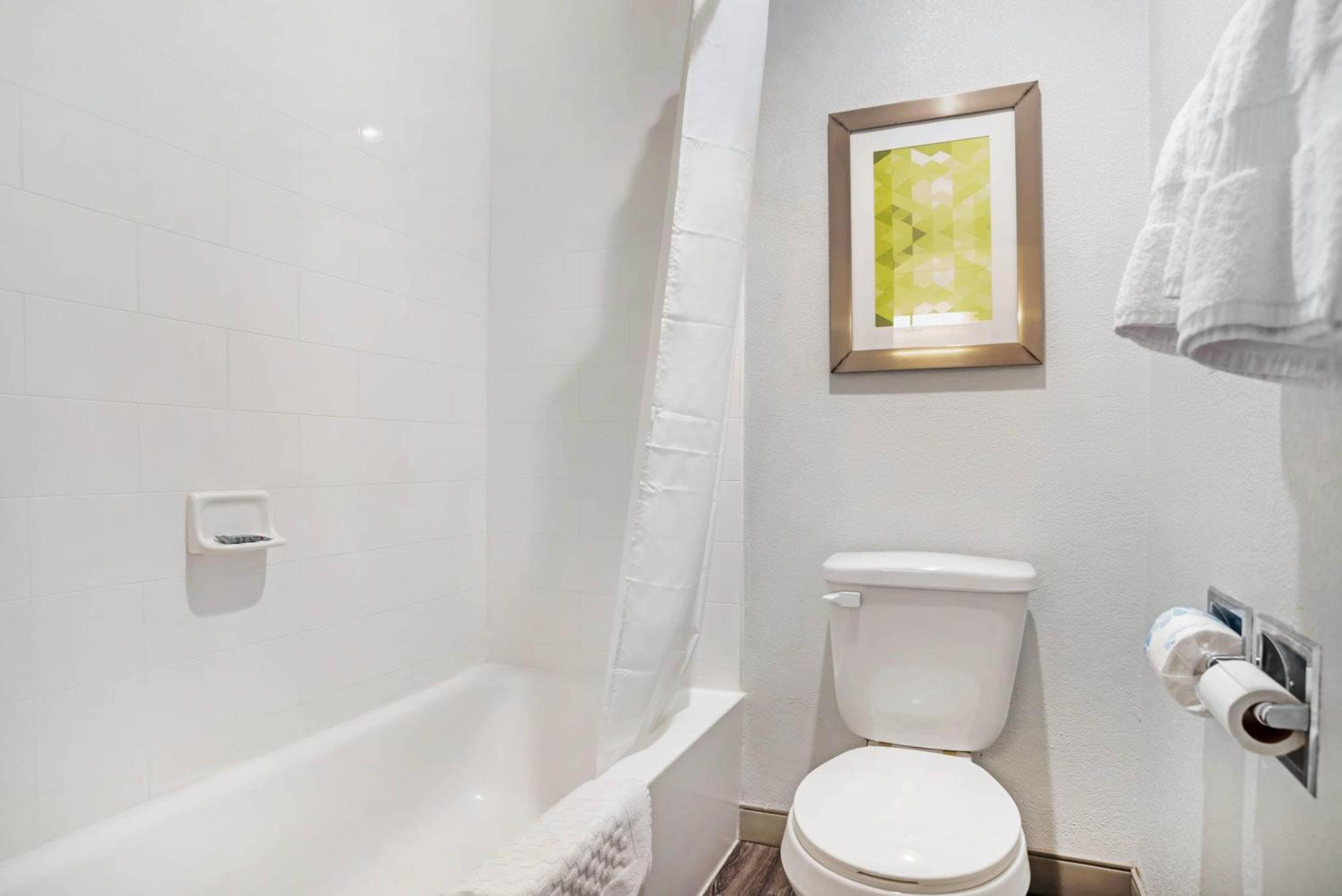 King Room - Non Smoking - Photo 6
