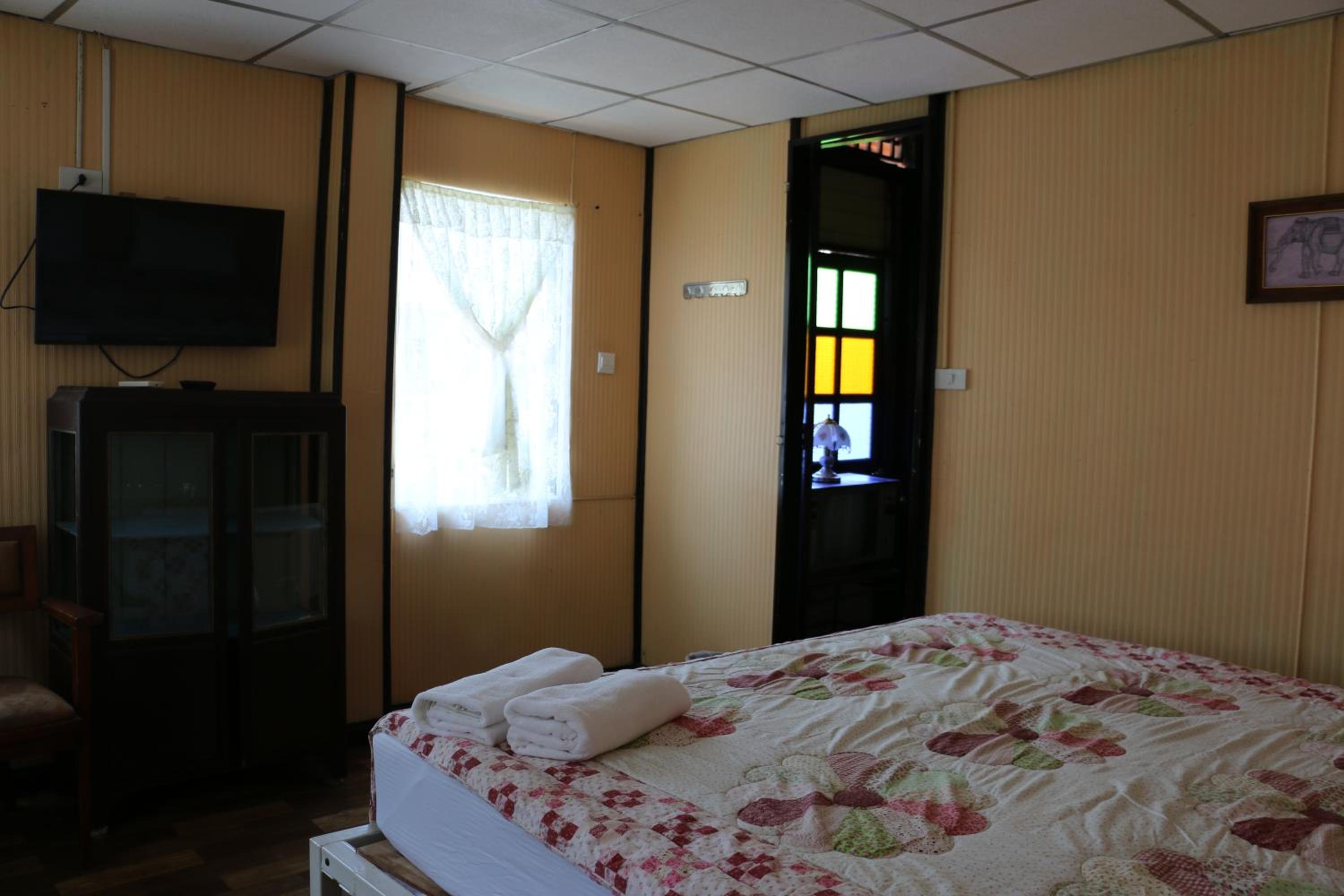 Economy Triple Room With Shared Bathroom photo 1