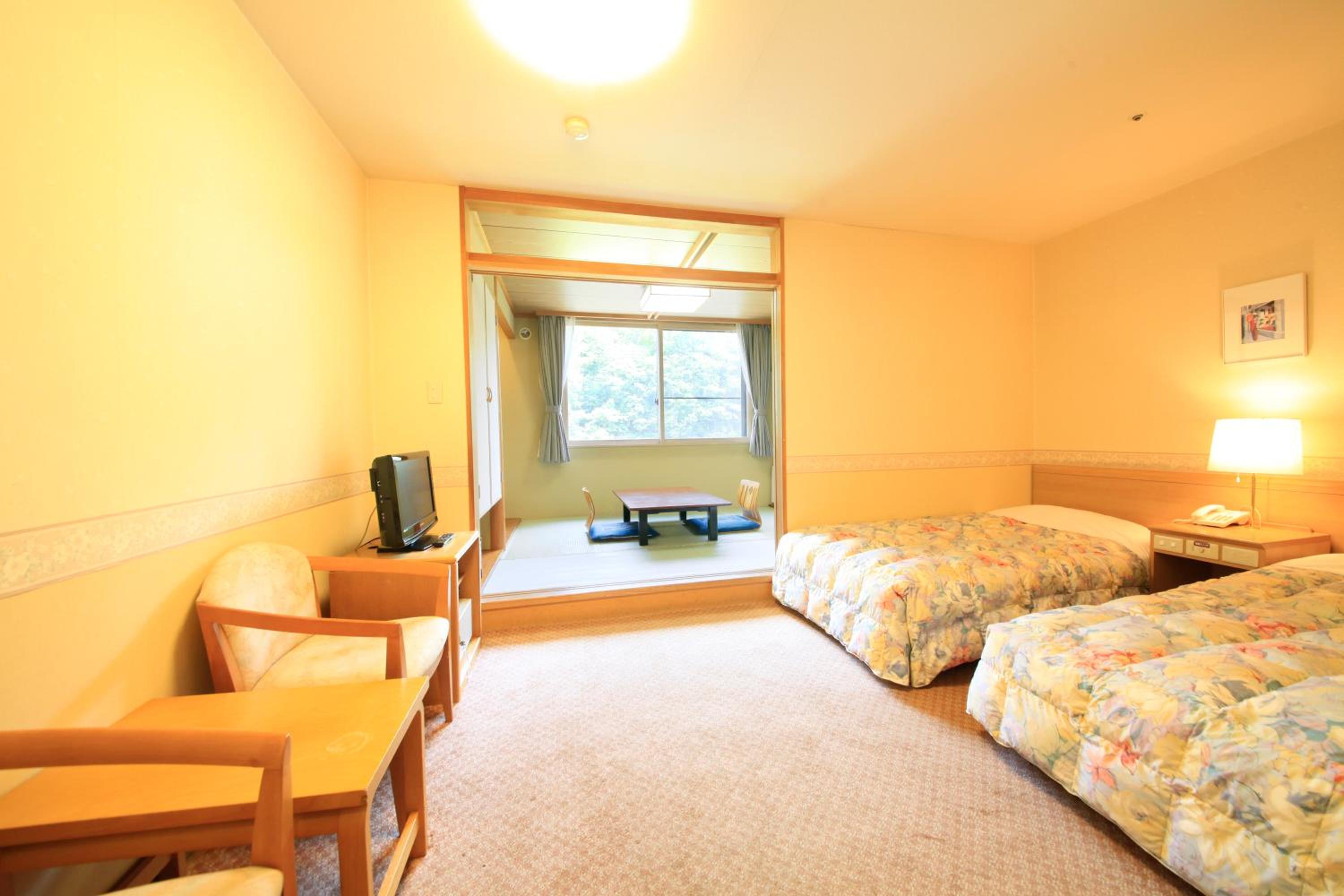 Twin Room with Tatami Area - Non-Smoking photo 3