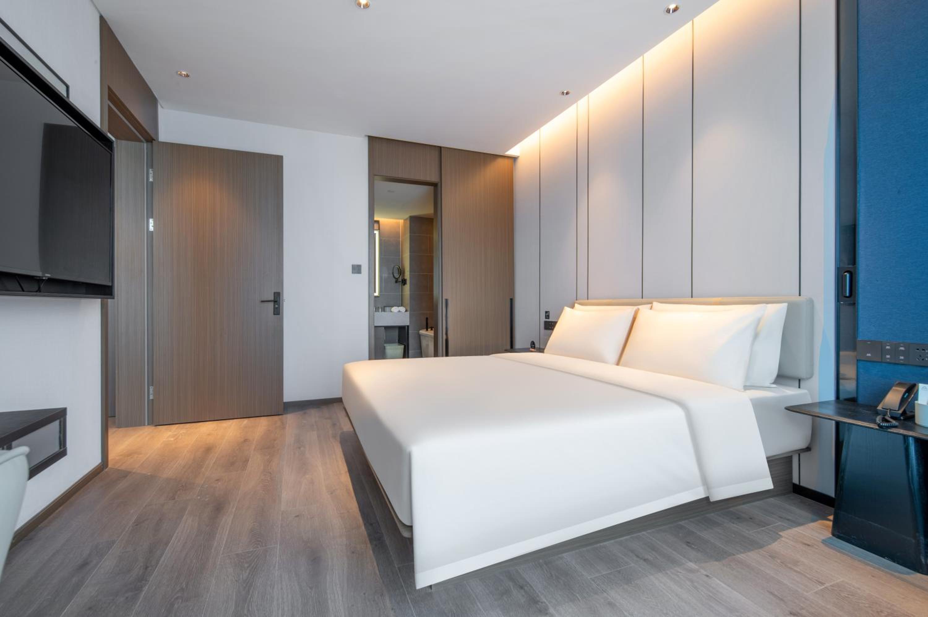 Jimu Suite with City View photo 1