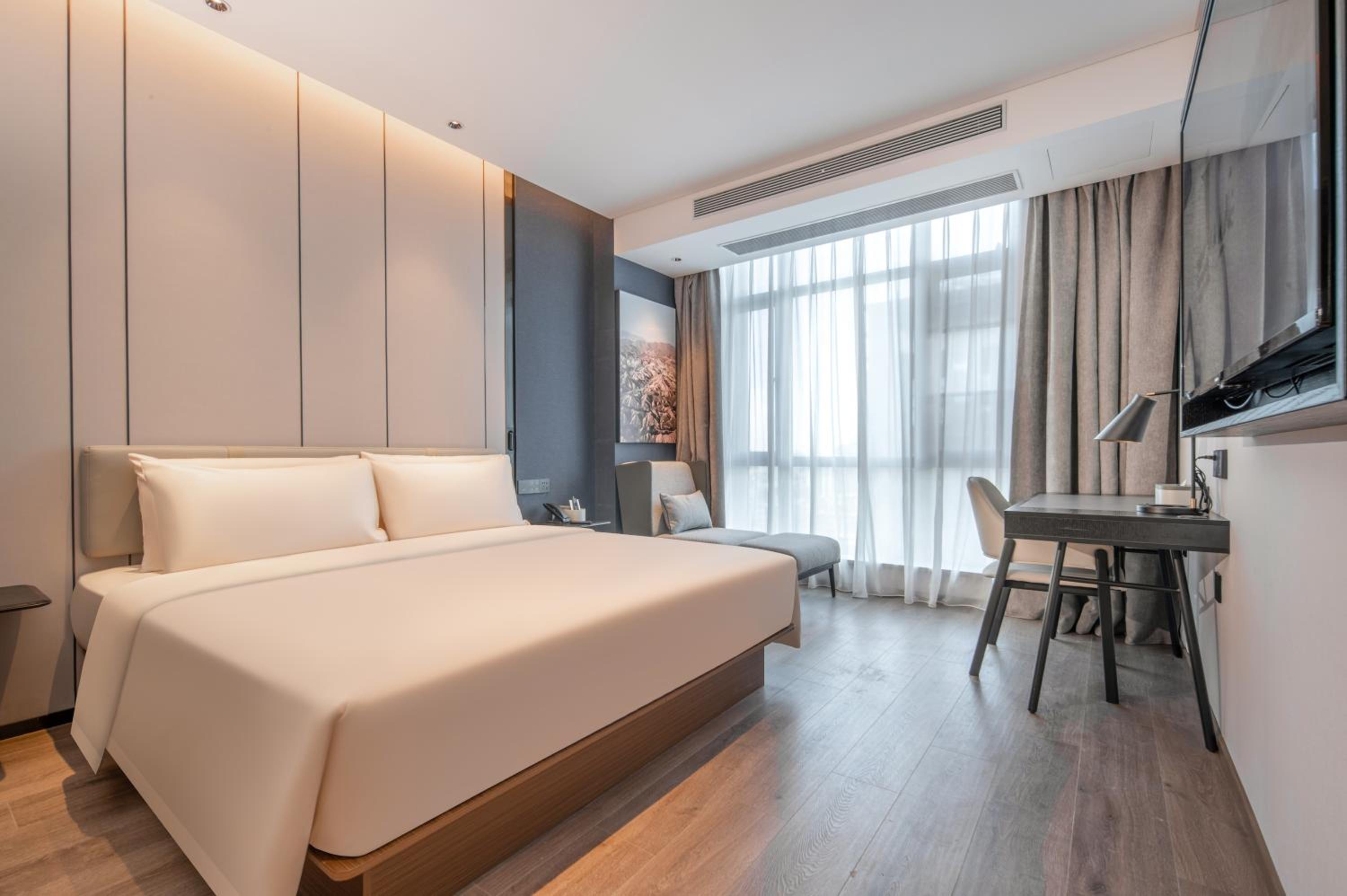 Jimu Suite with City View photo 3