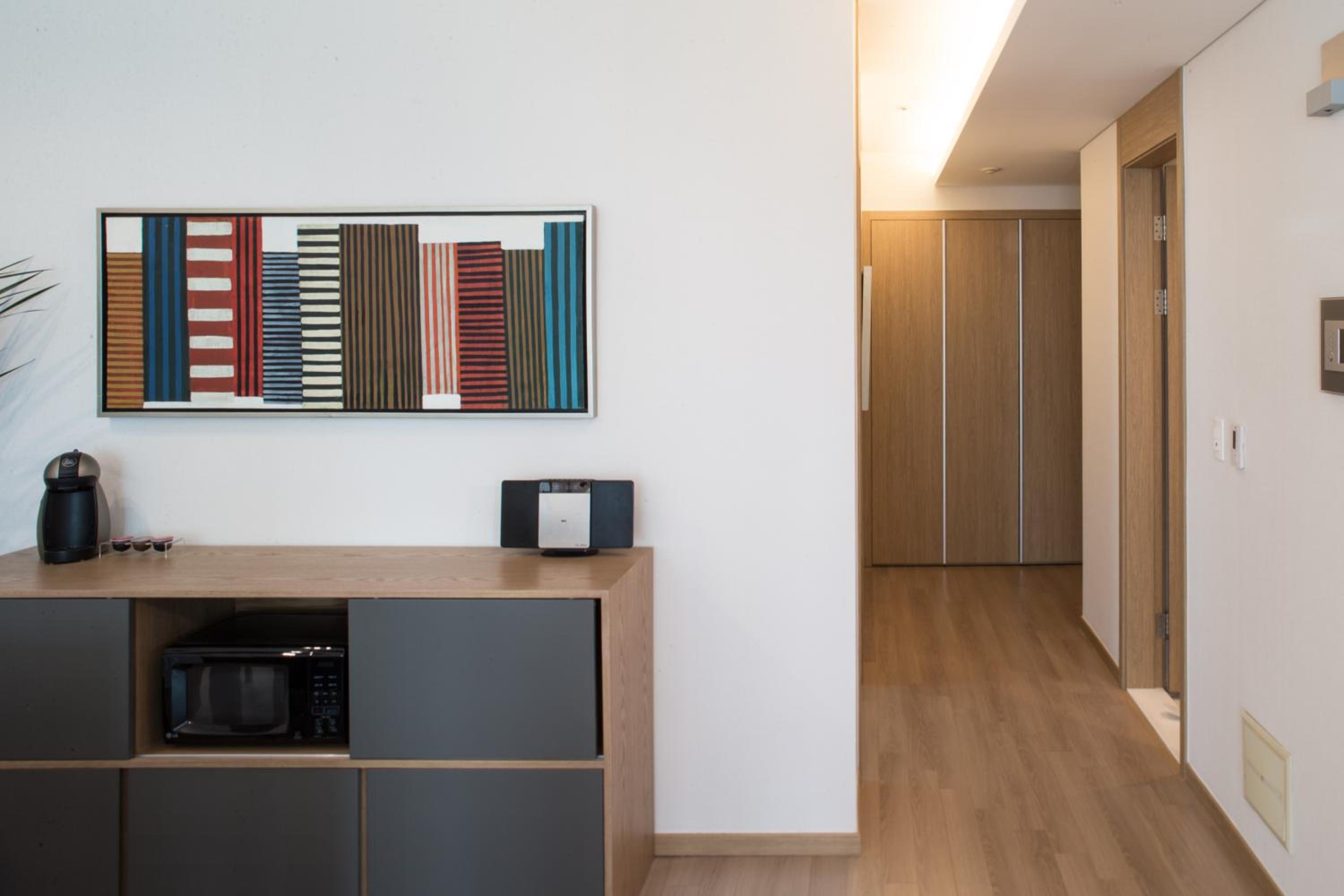 Deluxe Two-Bedroom Apartment - Photo 4