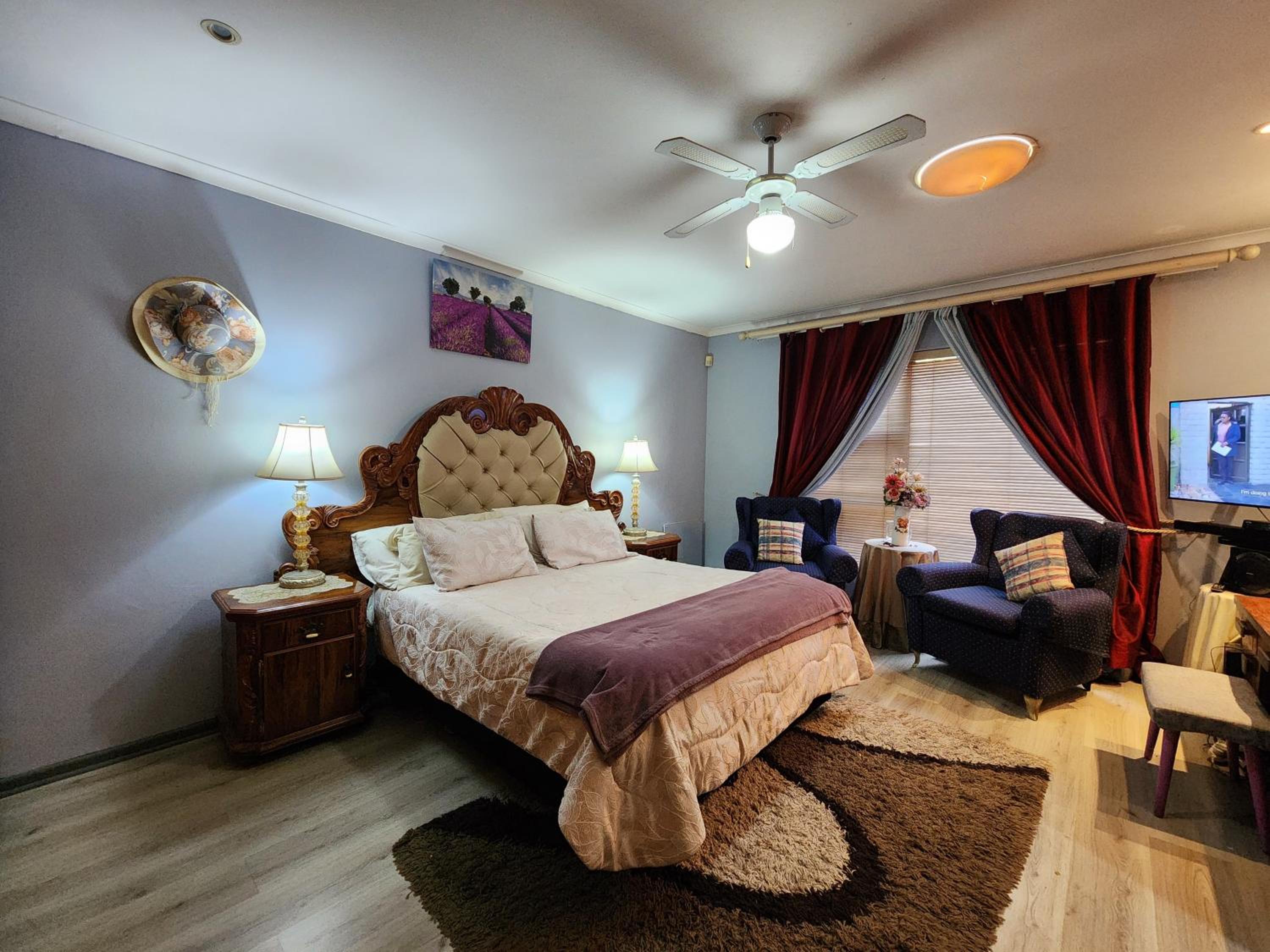 Deluxe Queen Suite