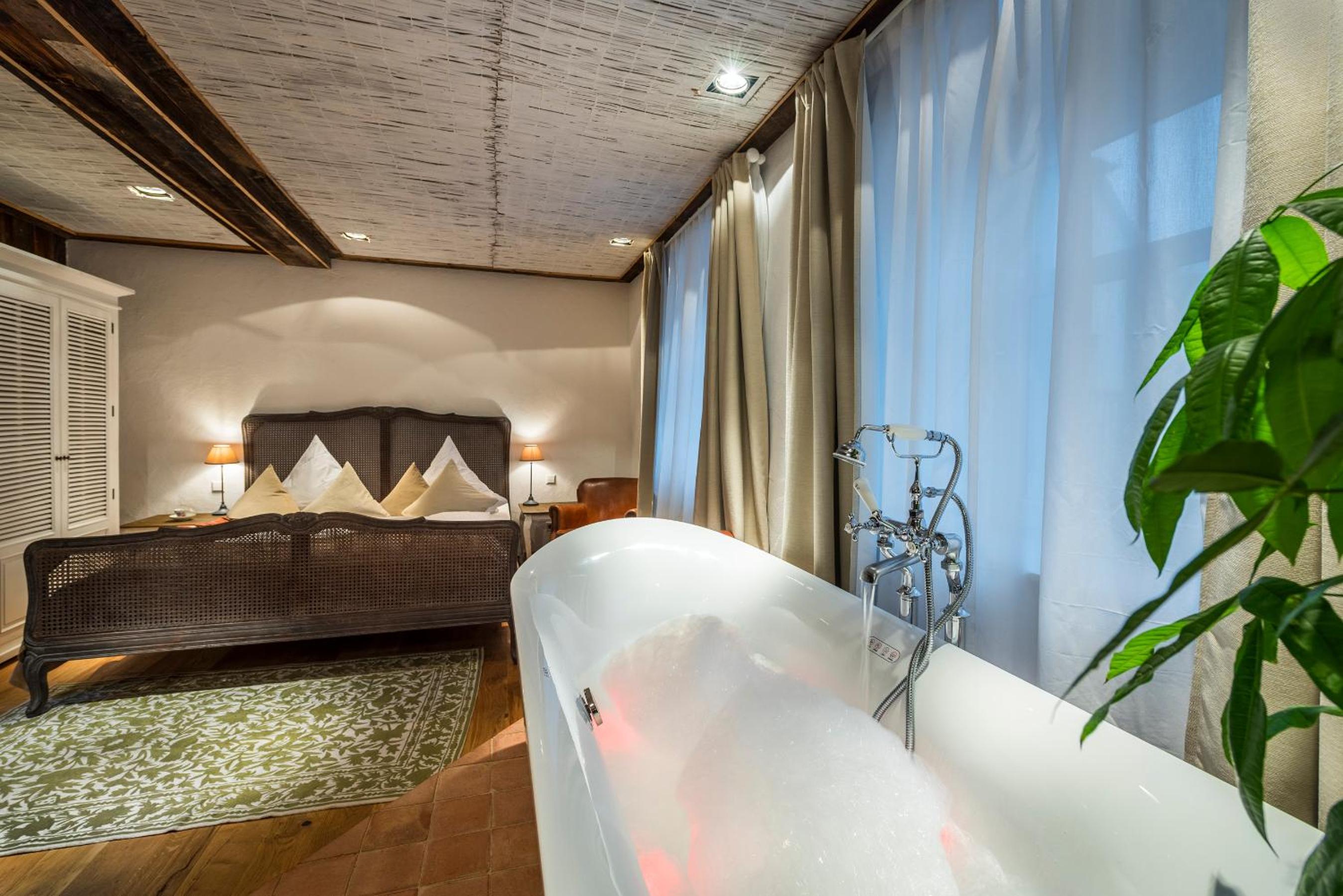 Double Room with Spa Bath photo 2