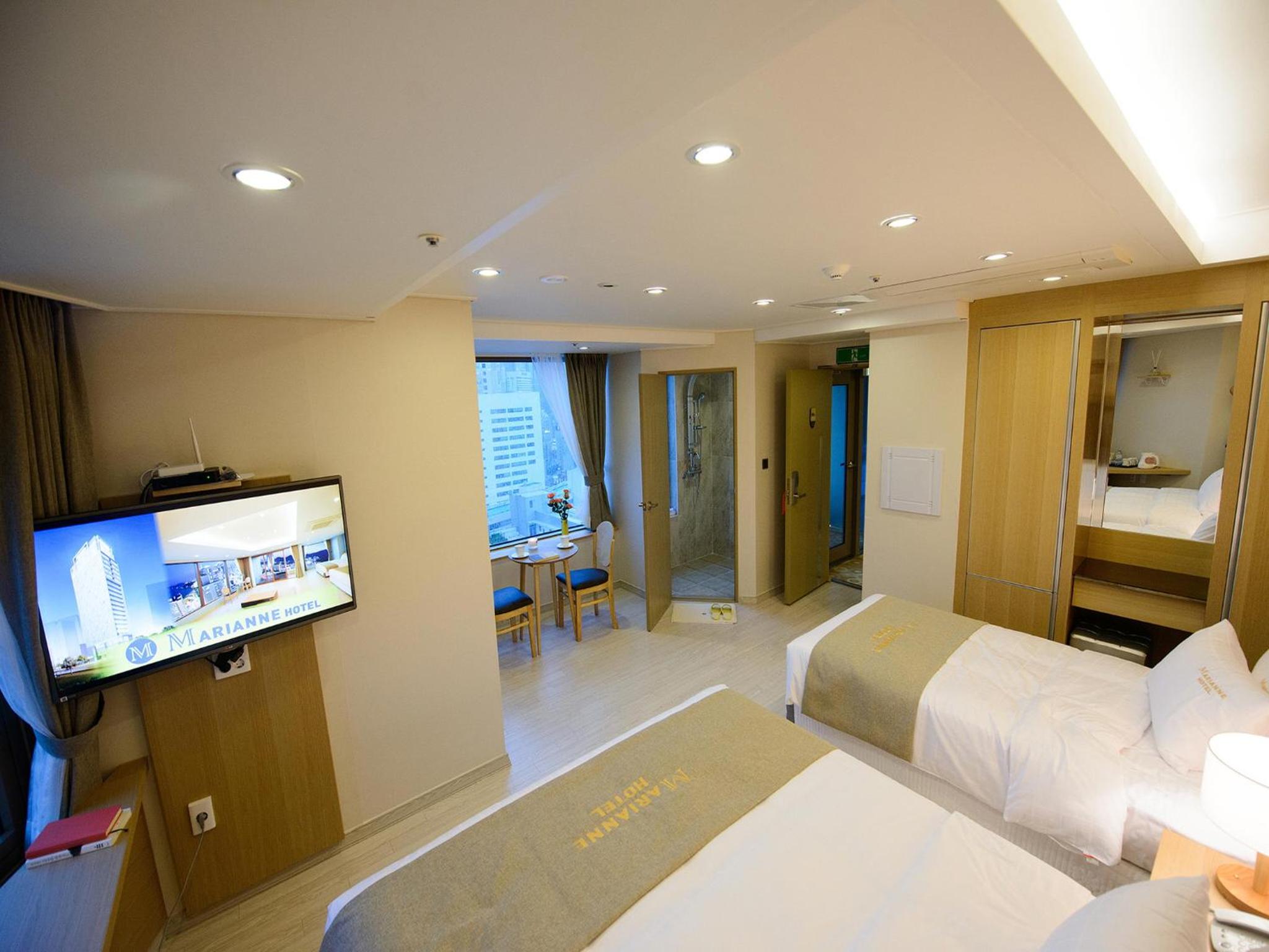 Deluxe Twin Room with Sea View photo 3