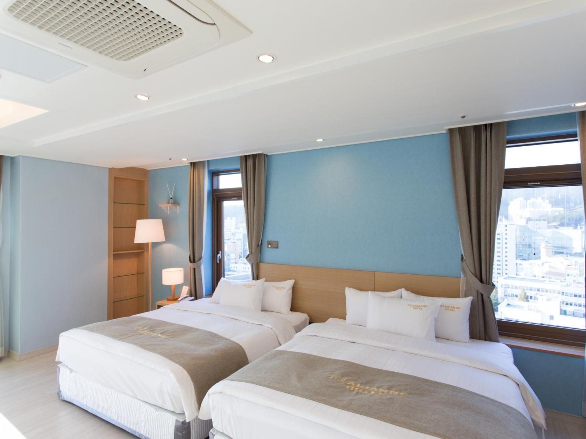 Deluxe Family Room with Terrace and Sea View photo 2
