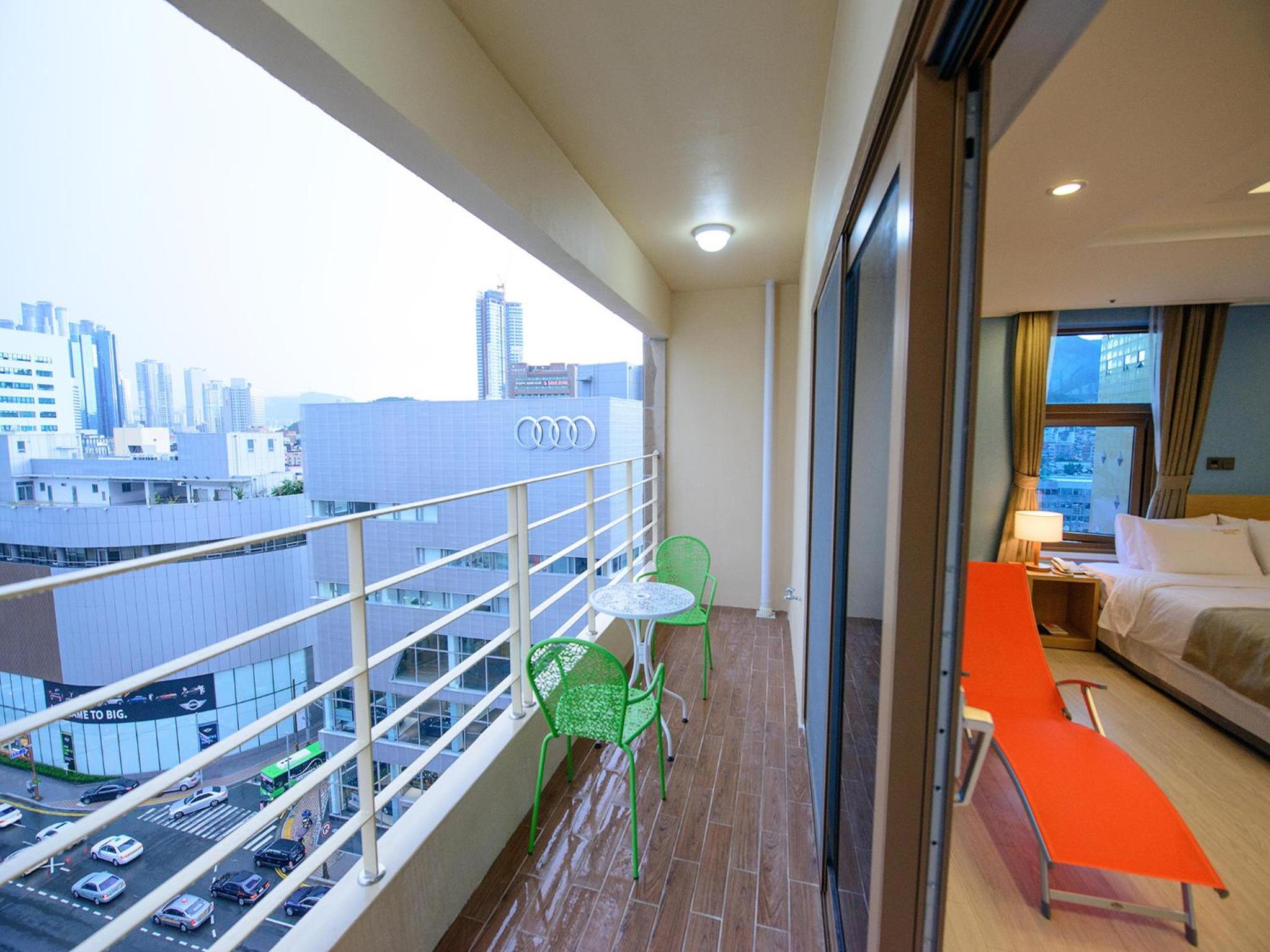 Deluxe Family Room with Terrace and Sea View photo 3