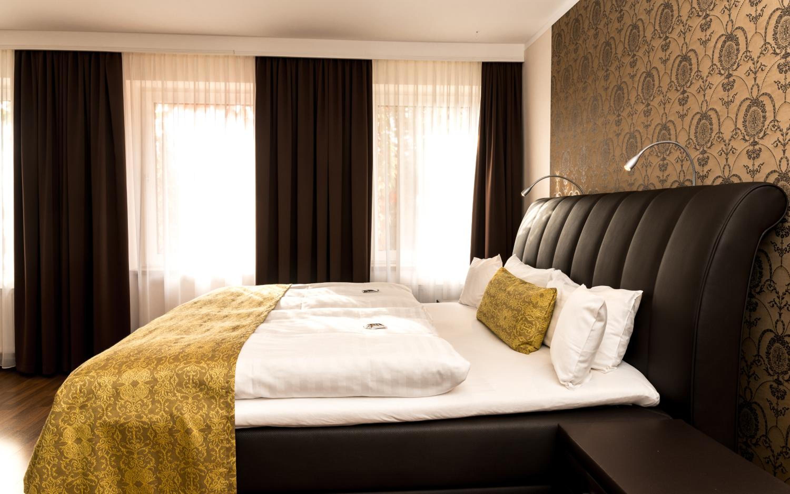 Deluxe One-Bedroom Apartment - Photo 4