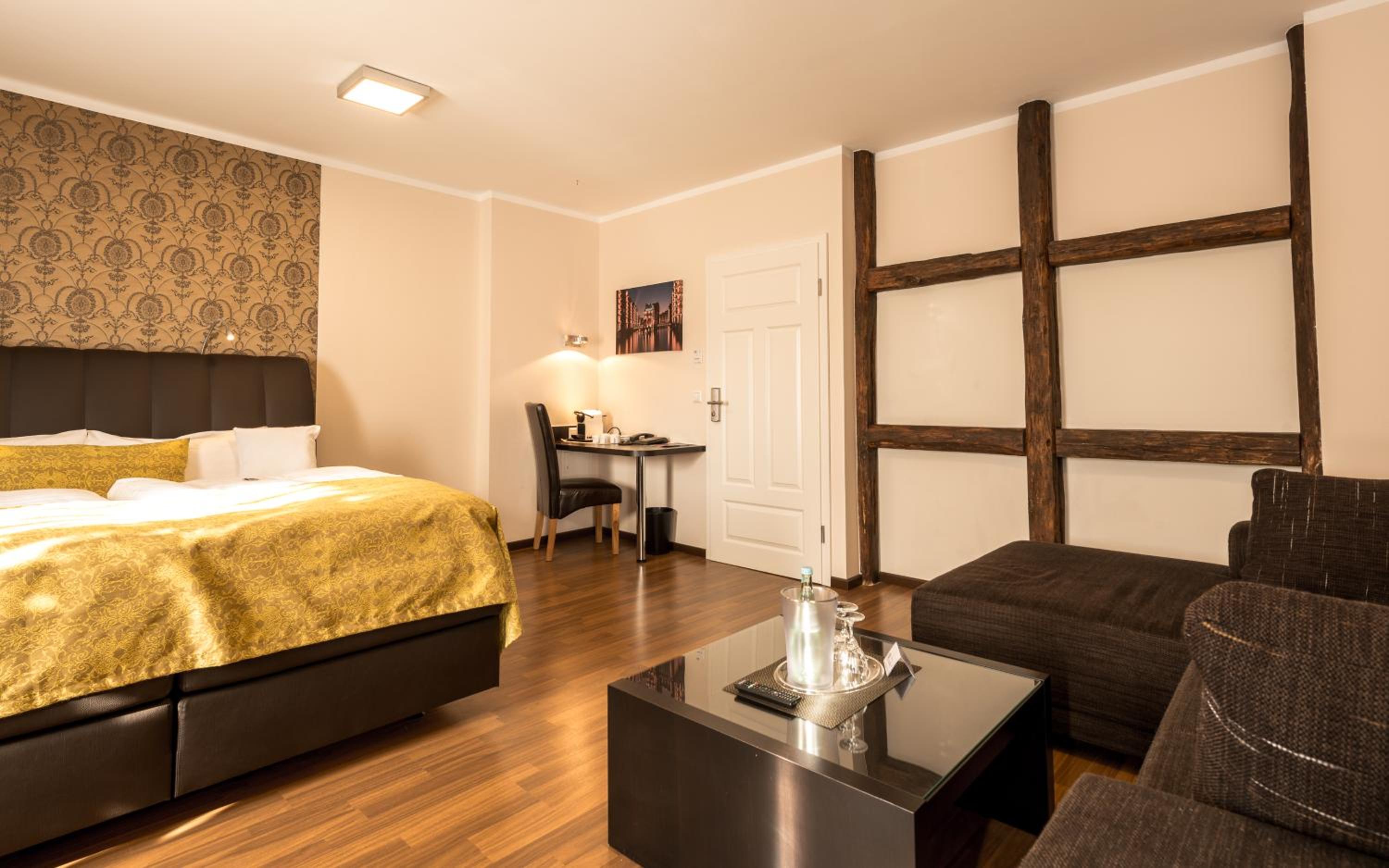 Deluxe One-Bedroom Apartment - Photo 1
