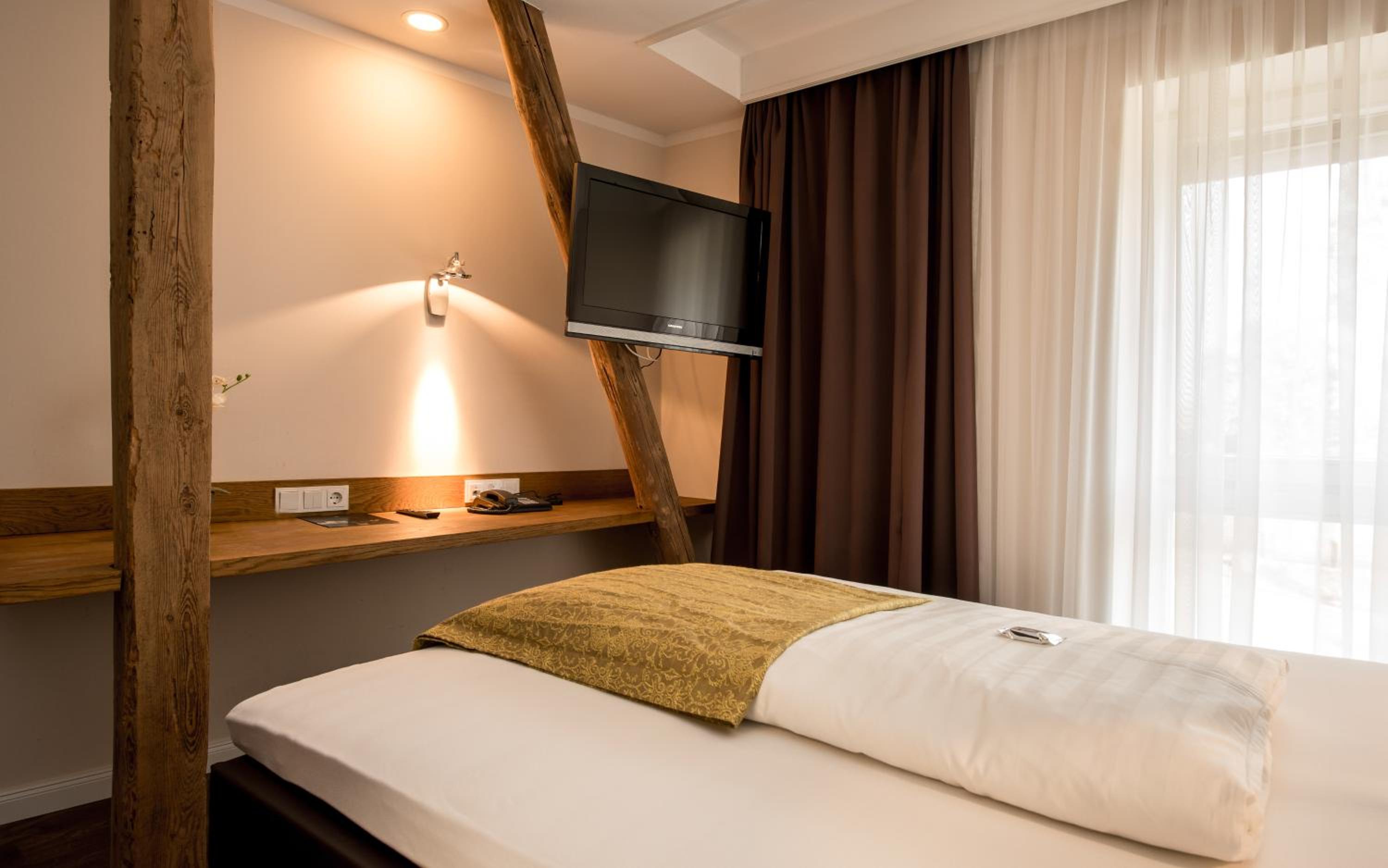 Deluxe Double Room - Photo 12