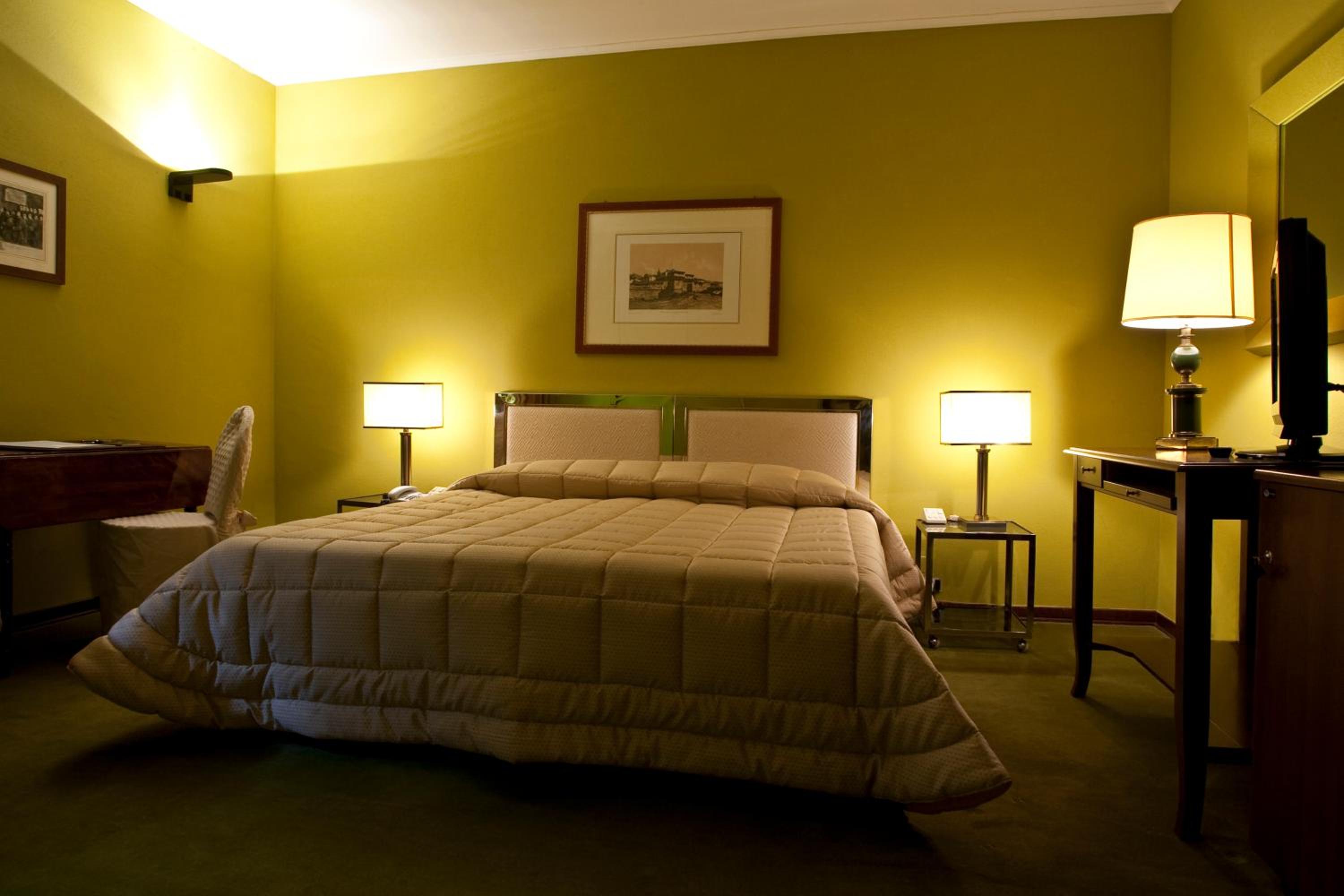 Standard Double Room - Photo 9