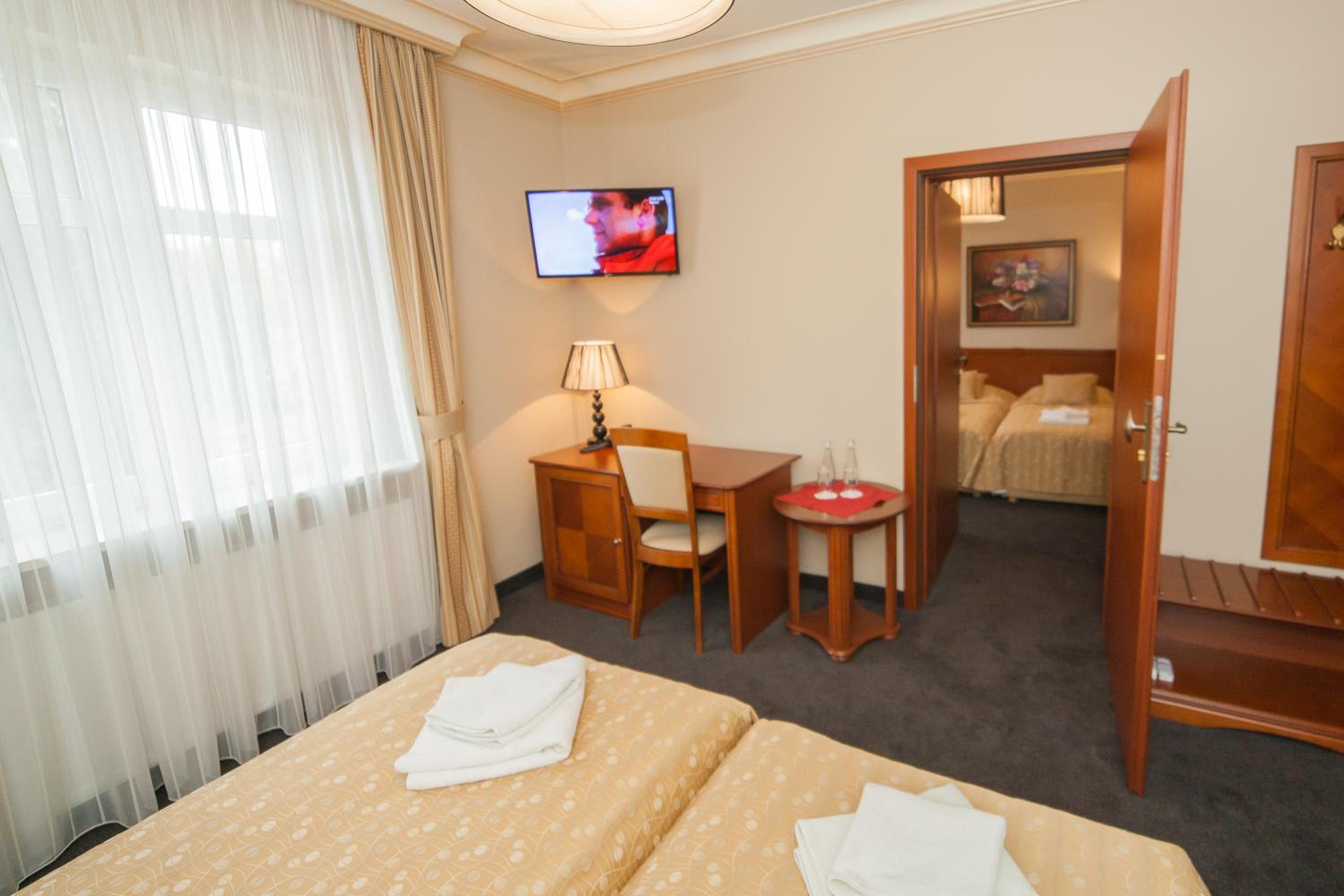 Small Double or Twin Room - Photo 4