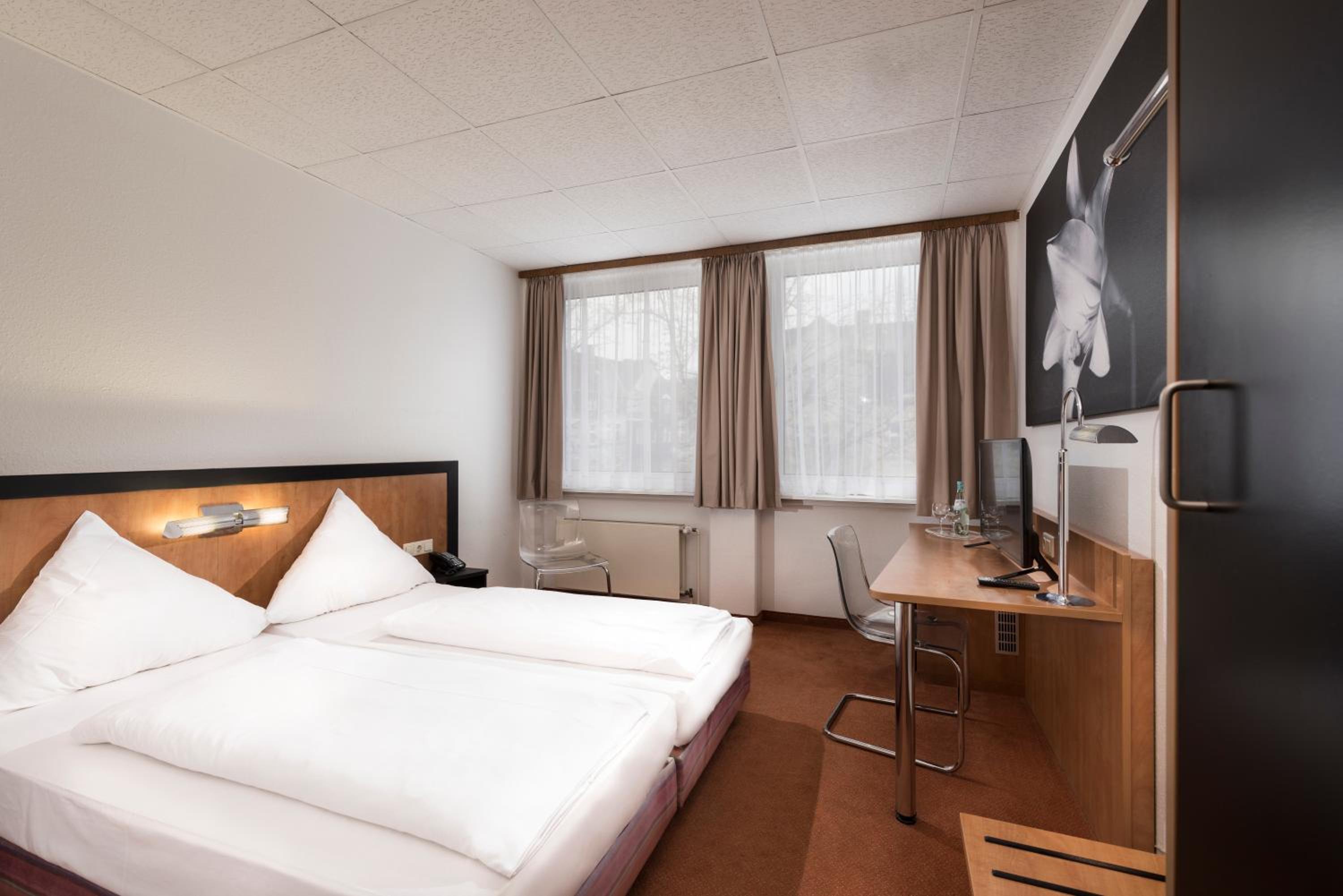 Double Room - Non-Smoking  - Photo 1