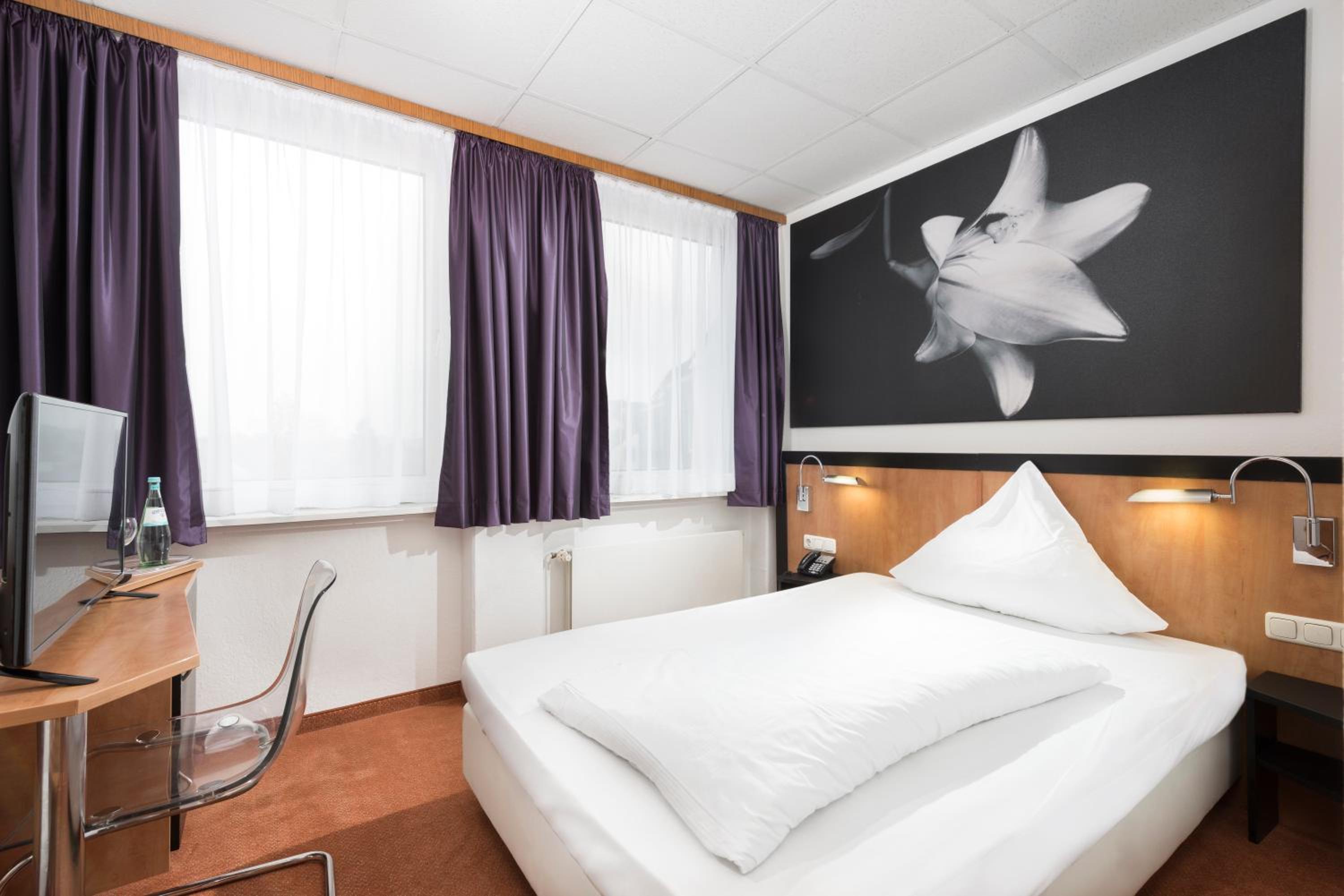 Single Room - Non-Smoking photo 1