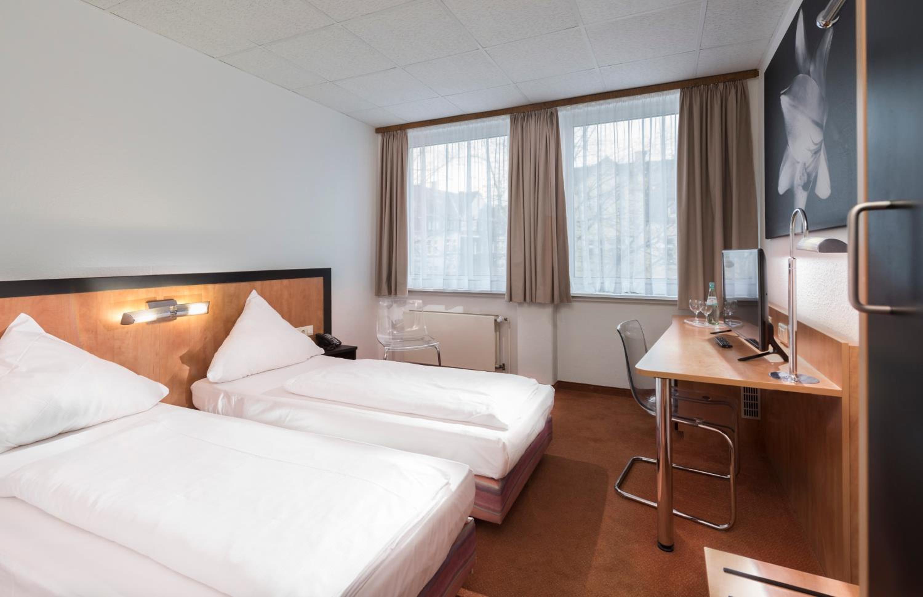 Double Room - Non-Smoking  - Photo 3