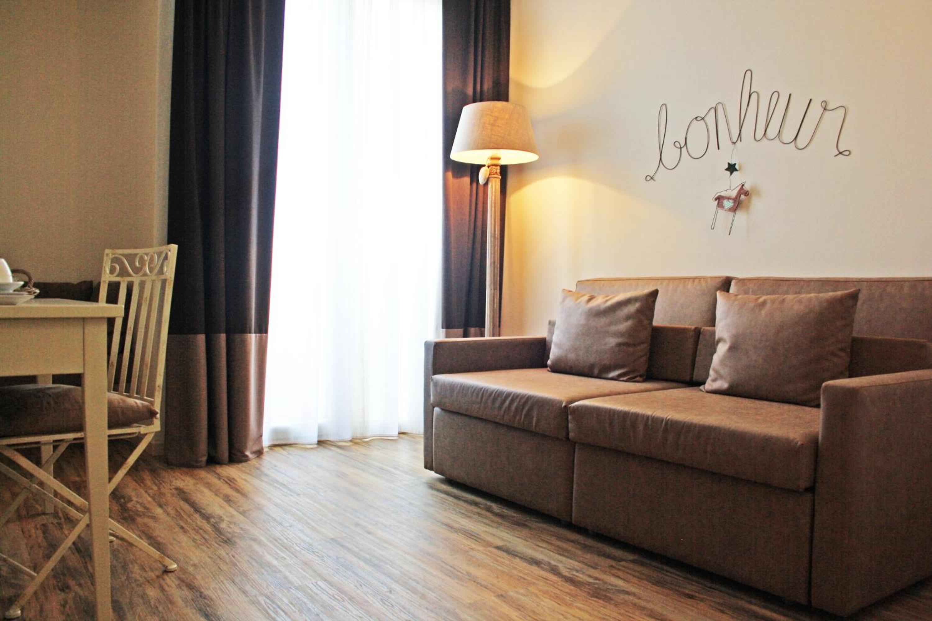 Suite - Photo 2