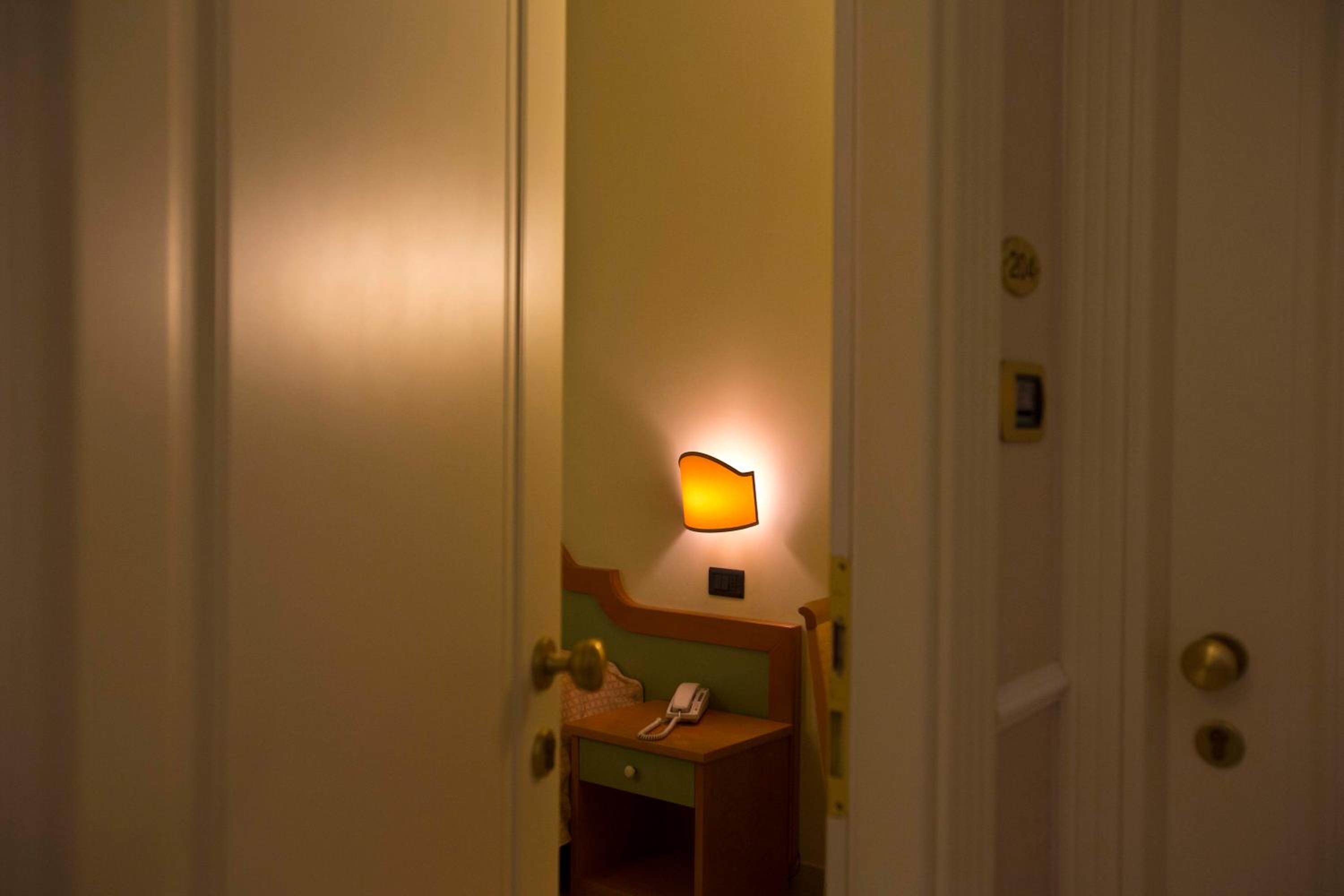 Double or Twin Room with Balcony - Photo 2
