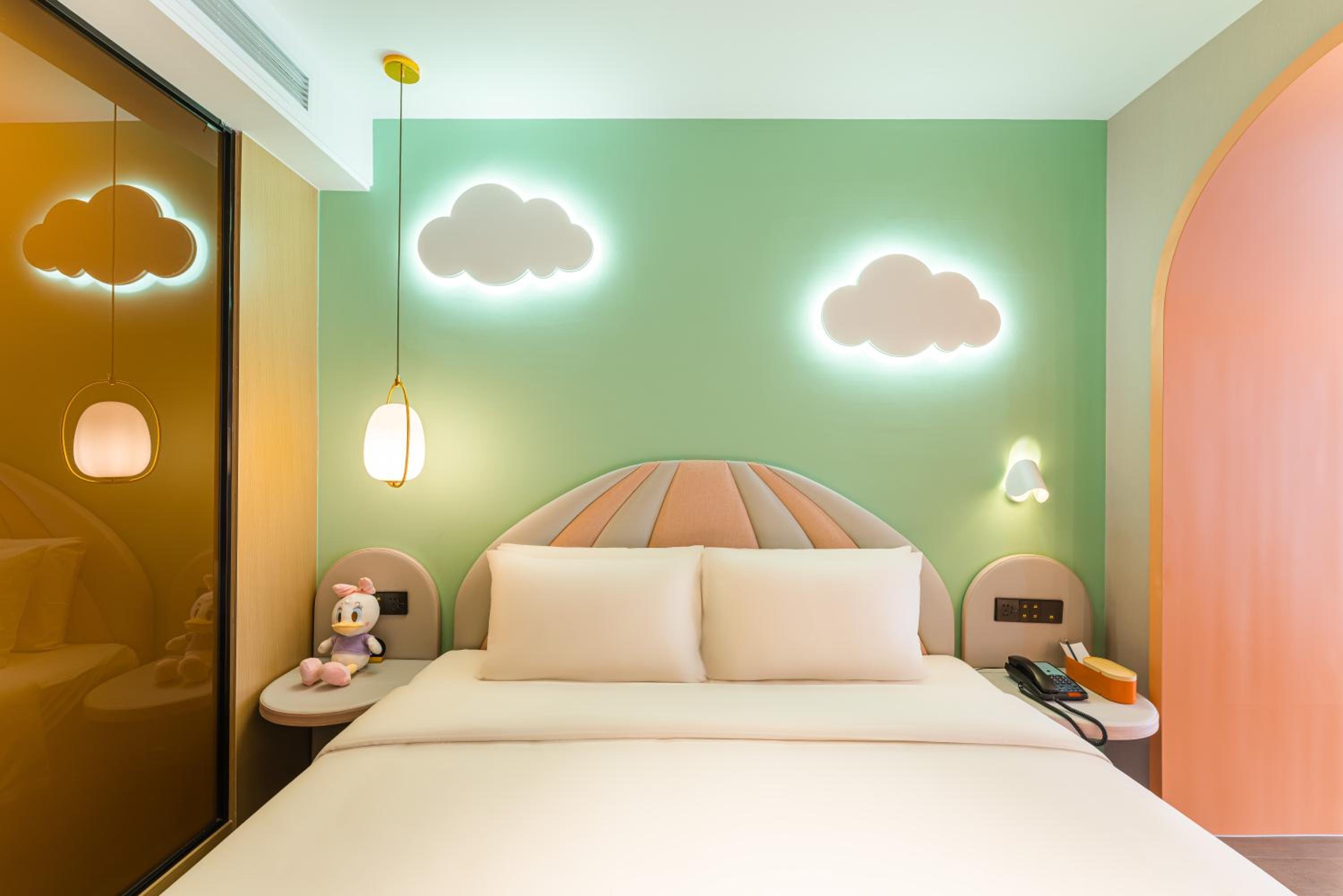 Deluxe Room (2 Adults + 1 Child)