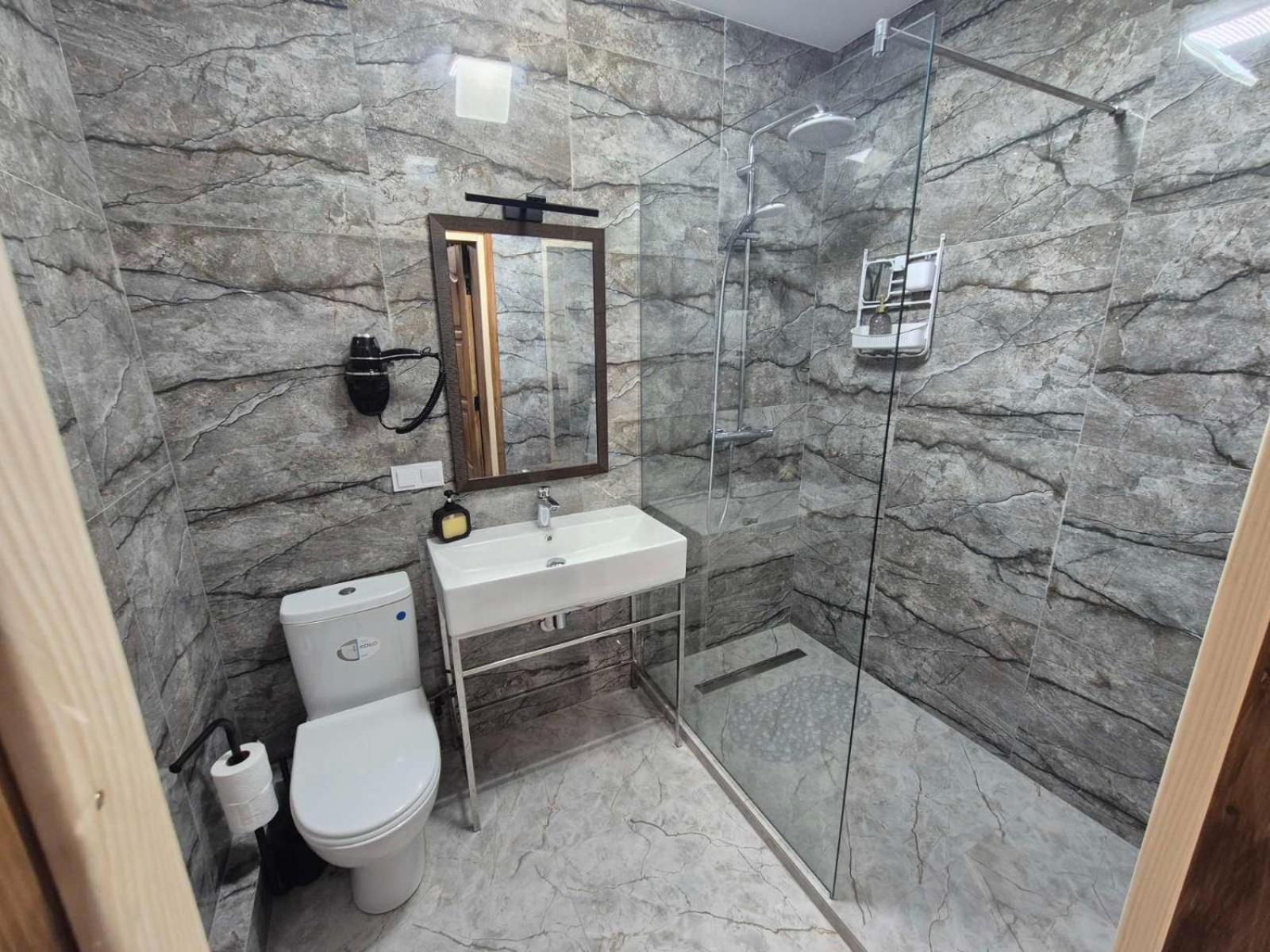 Basic Triple Room photo 3