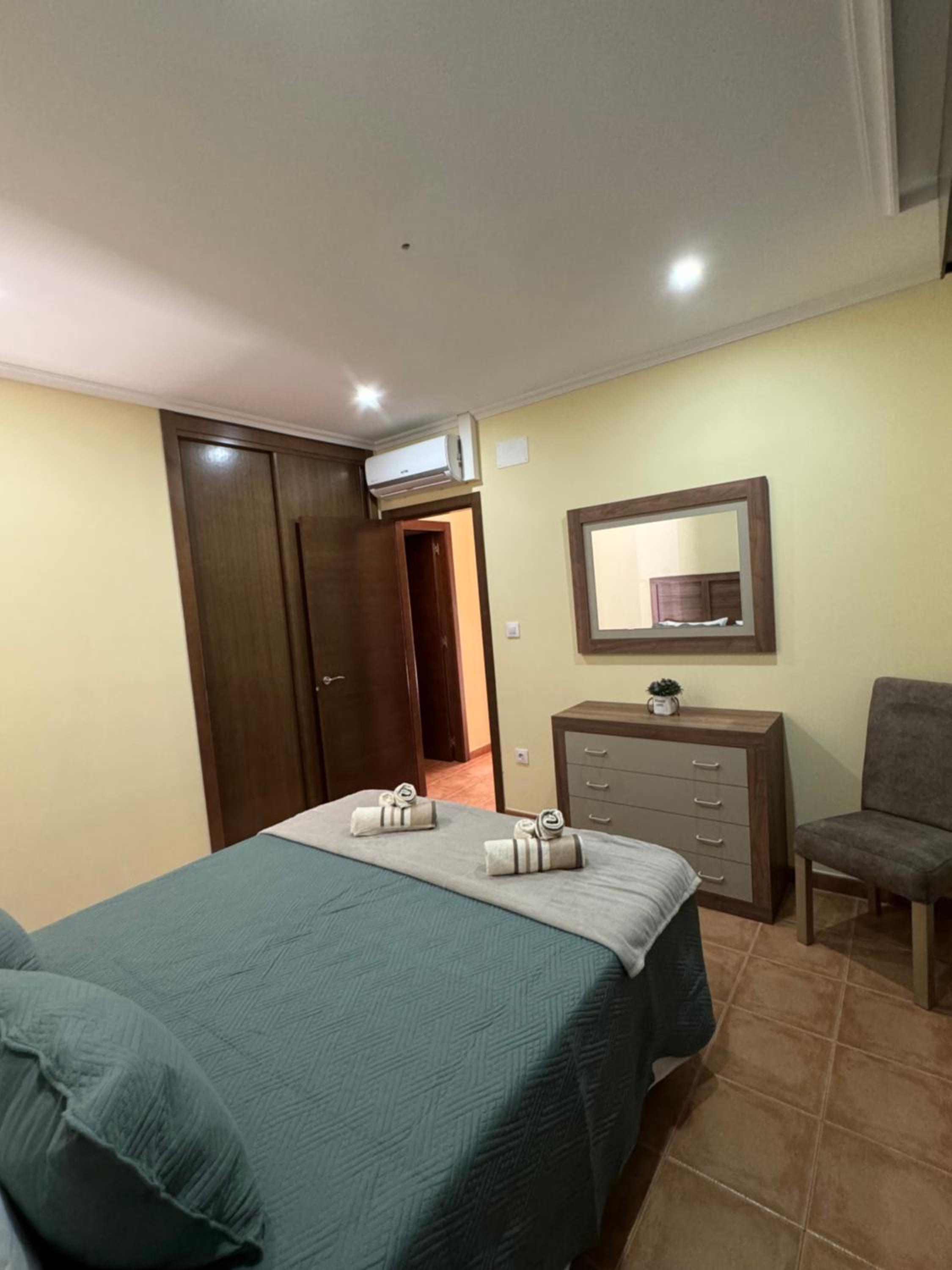 Two-Bedroom Apartment with View photo 3