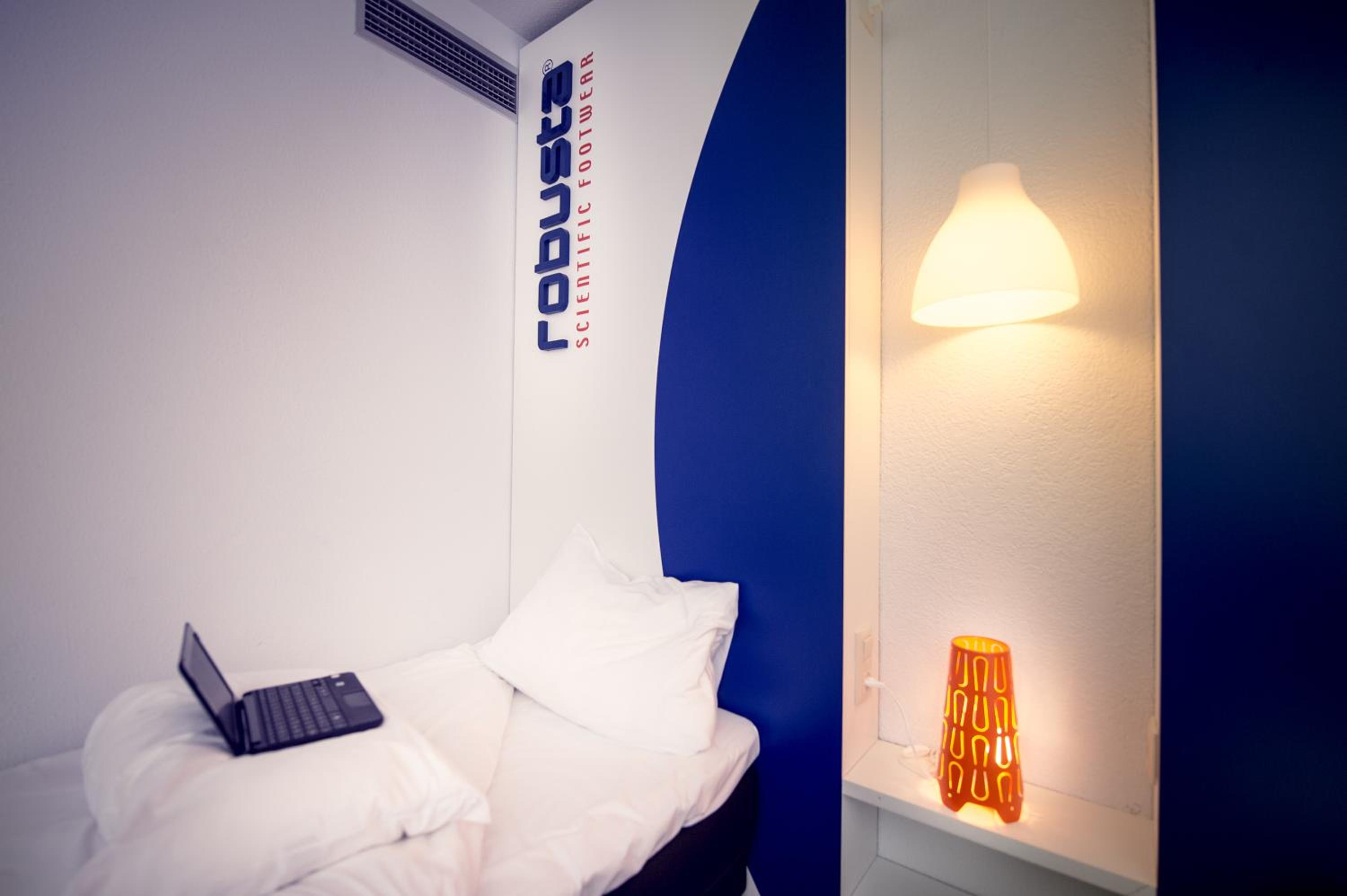 Standard Twin Room with Extra Bed - Photo 1