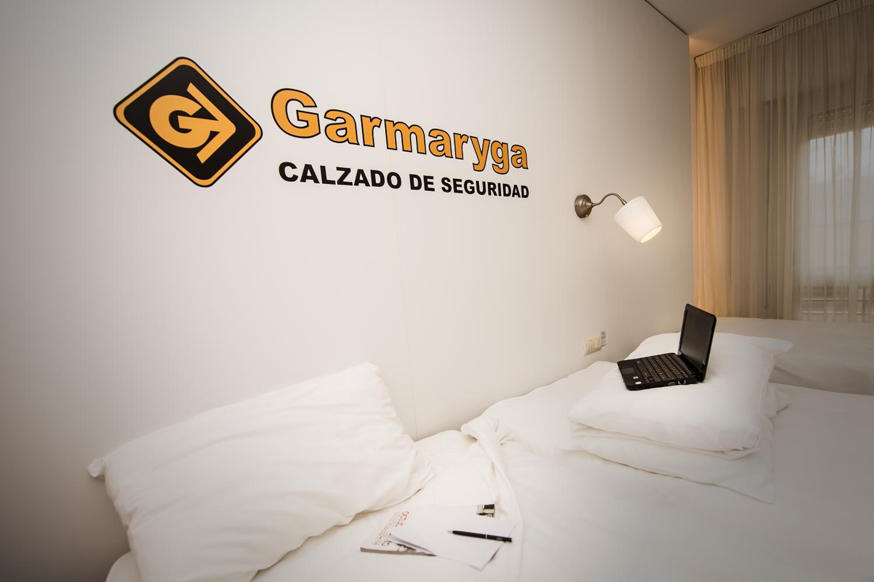 Standard Twin Room with Extra Bed - Photo 3