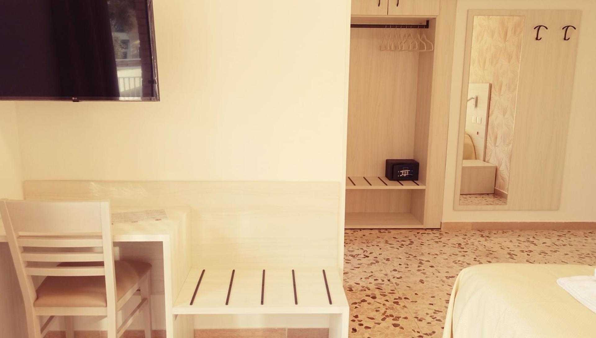 Triple Room with Terrace photo 1