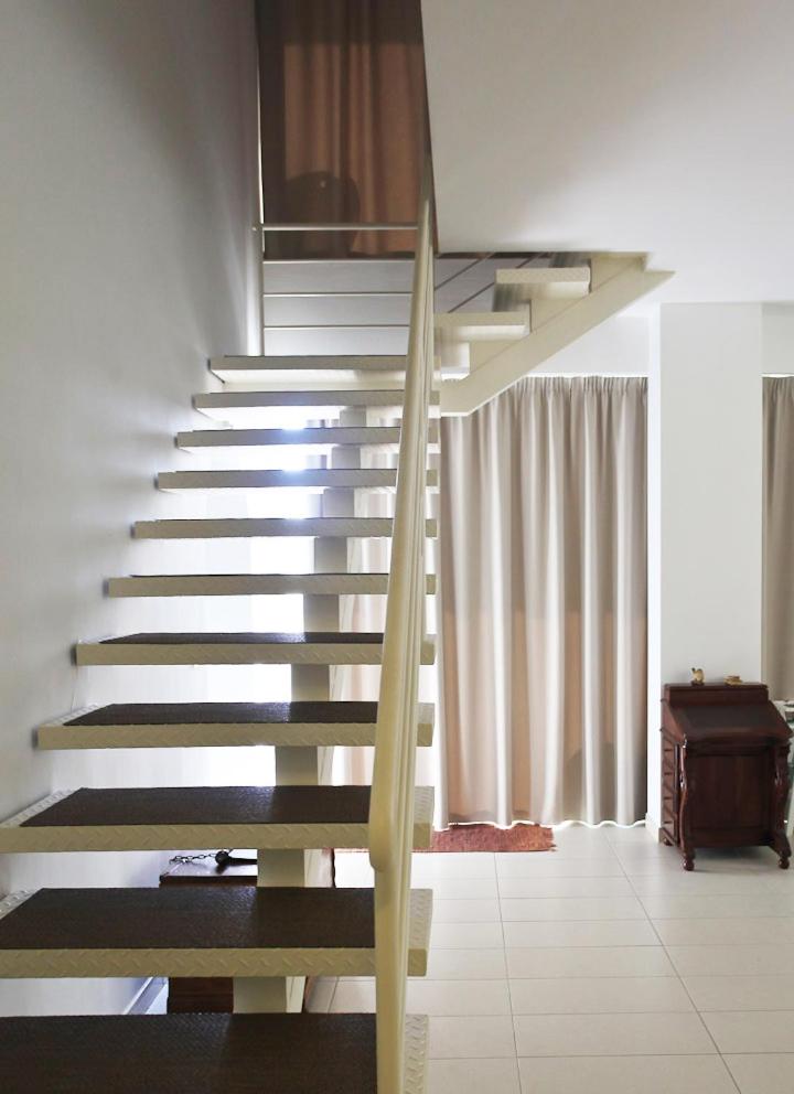 Apartment - Split Level photo 2