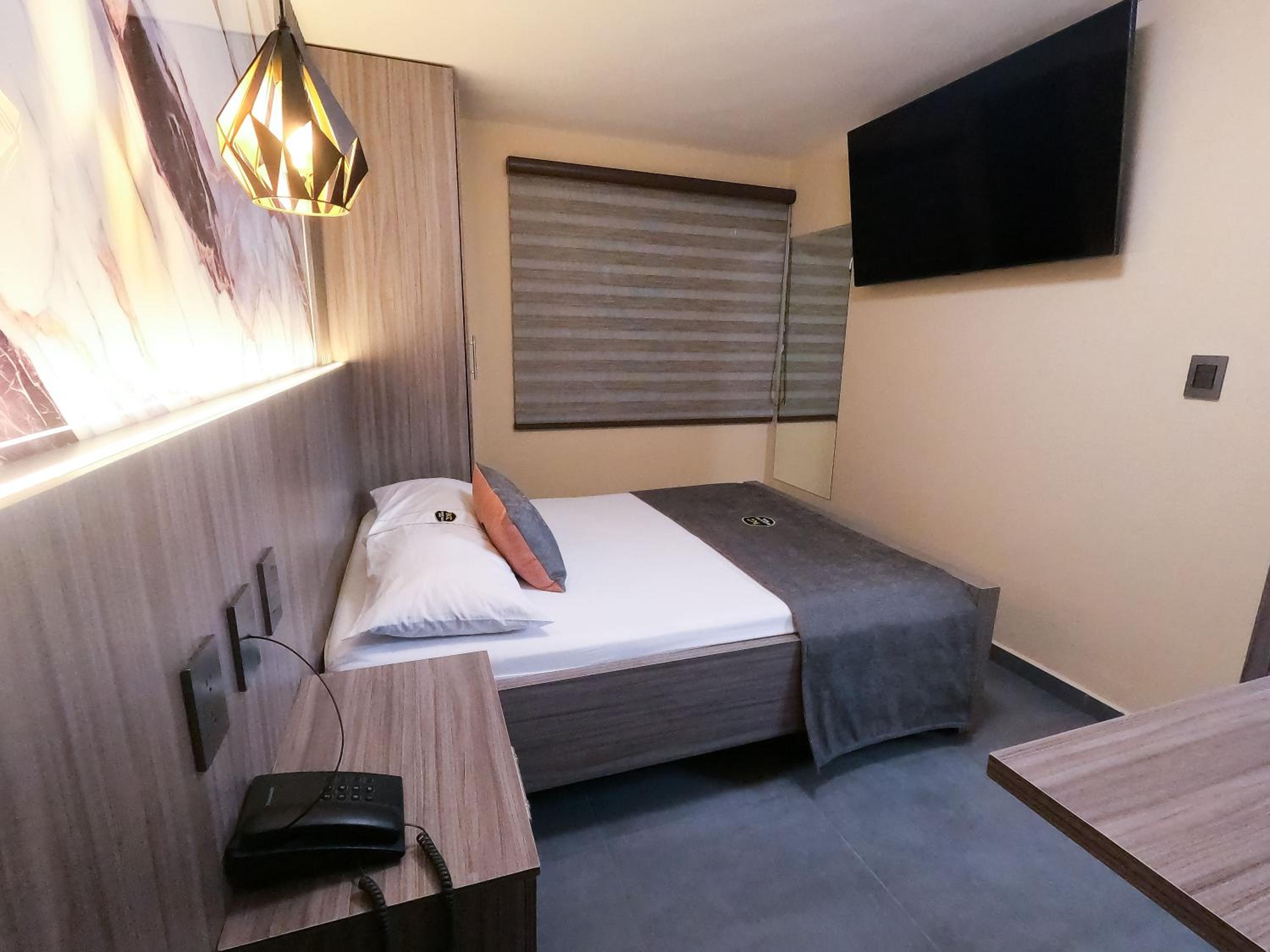 Standard Queen Room