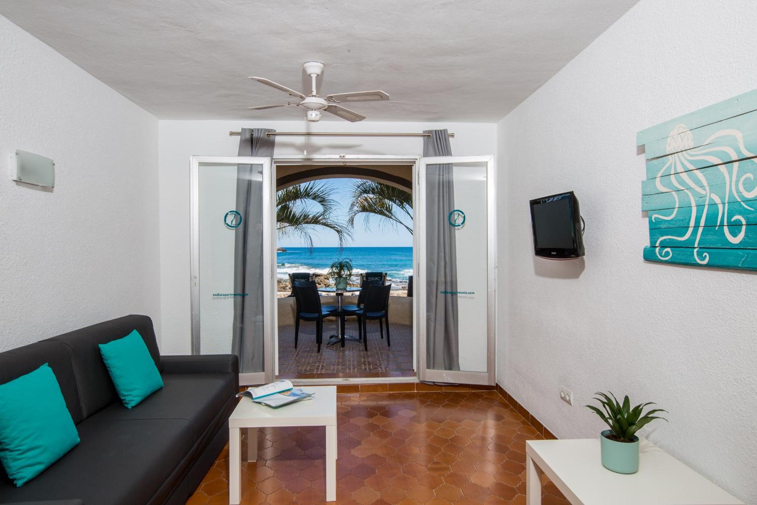 Apartamento de una habitación en planta baja con vista al mar premium