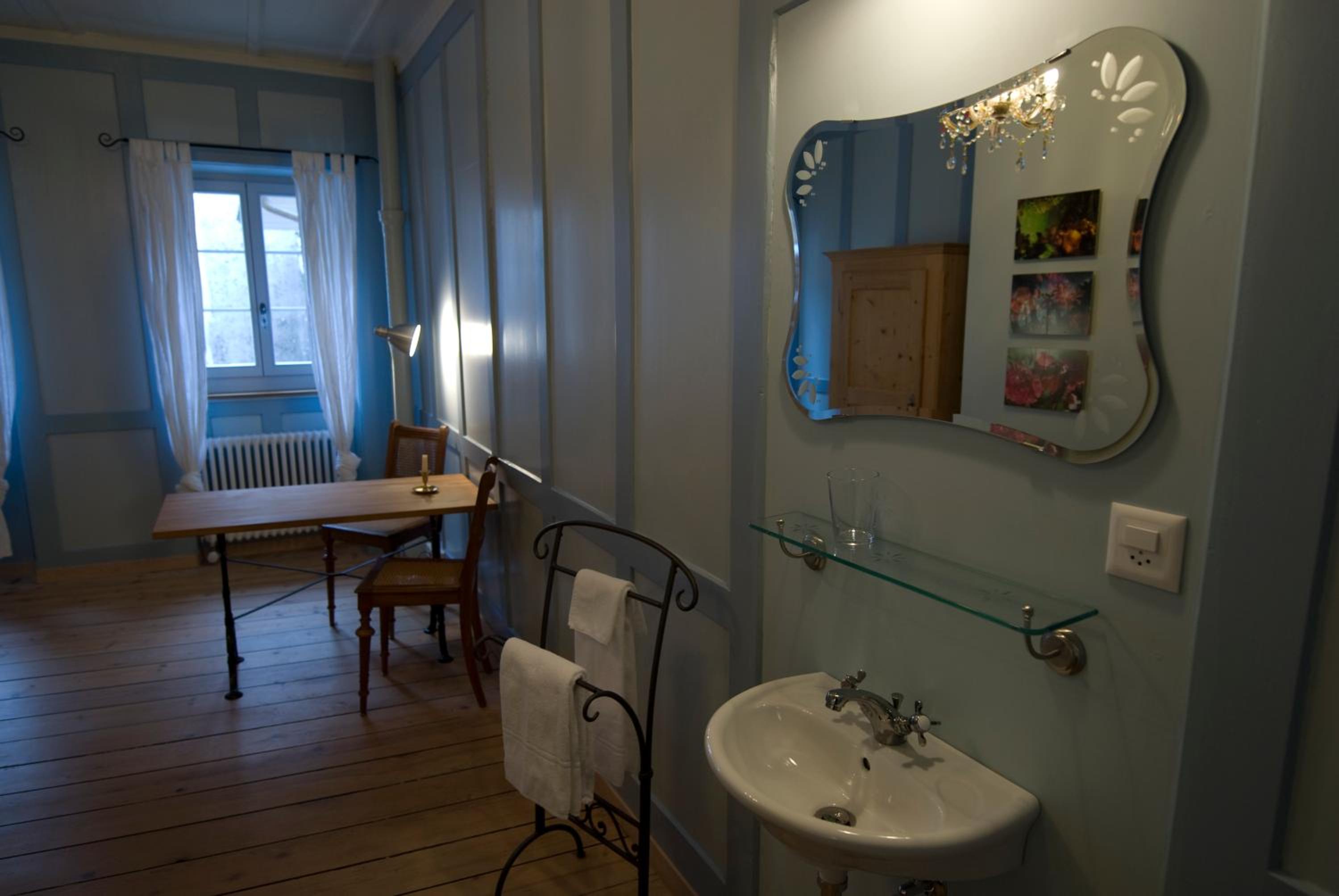 Double Room with Queen Bed and Shared Bathroom