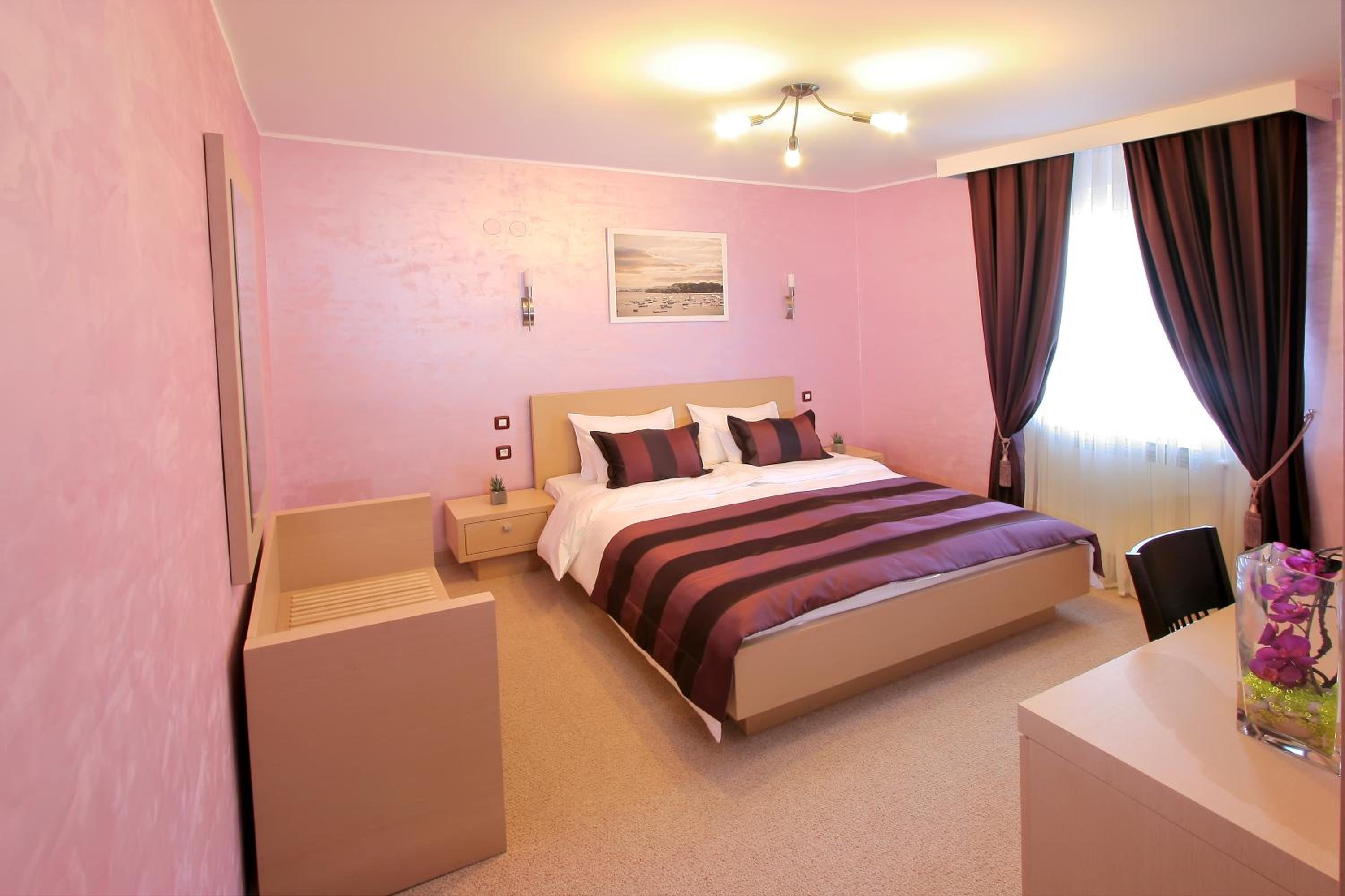 Standard Double Room - Photo 5